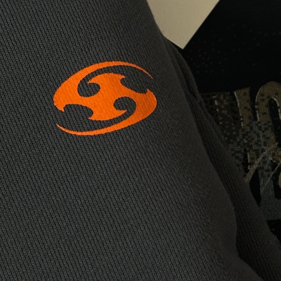 Sansan Gear Logo Hoodie Charcoal - 24SS 착용 스타일