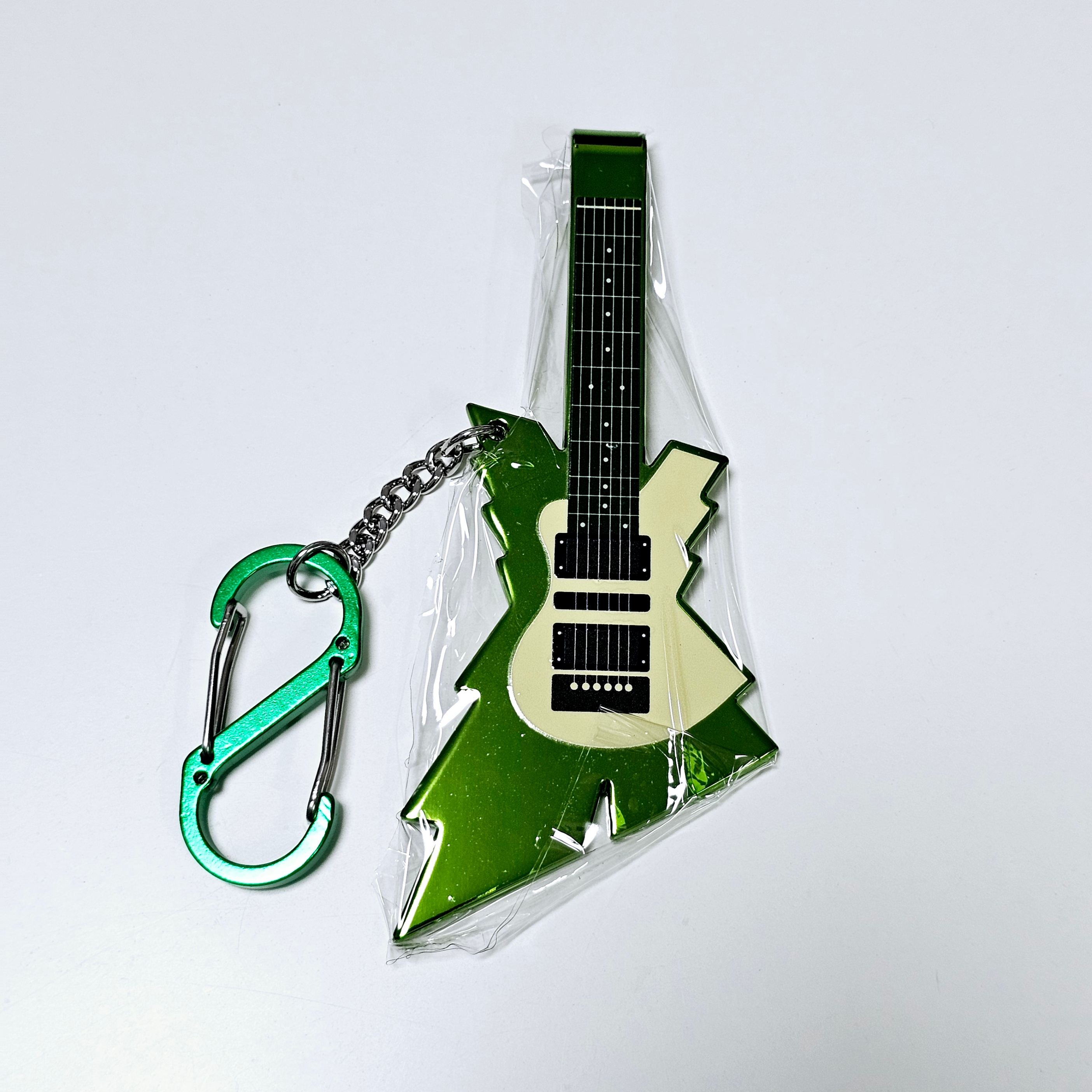 LE SSERAFIM Guitar Keyring 착용 스타일