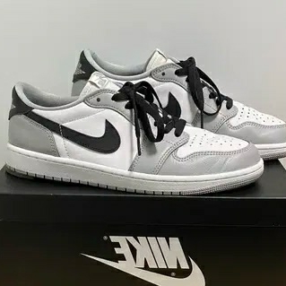 Jordan 1 Retro Low OG Wolf Grey and White 착용 스타일
