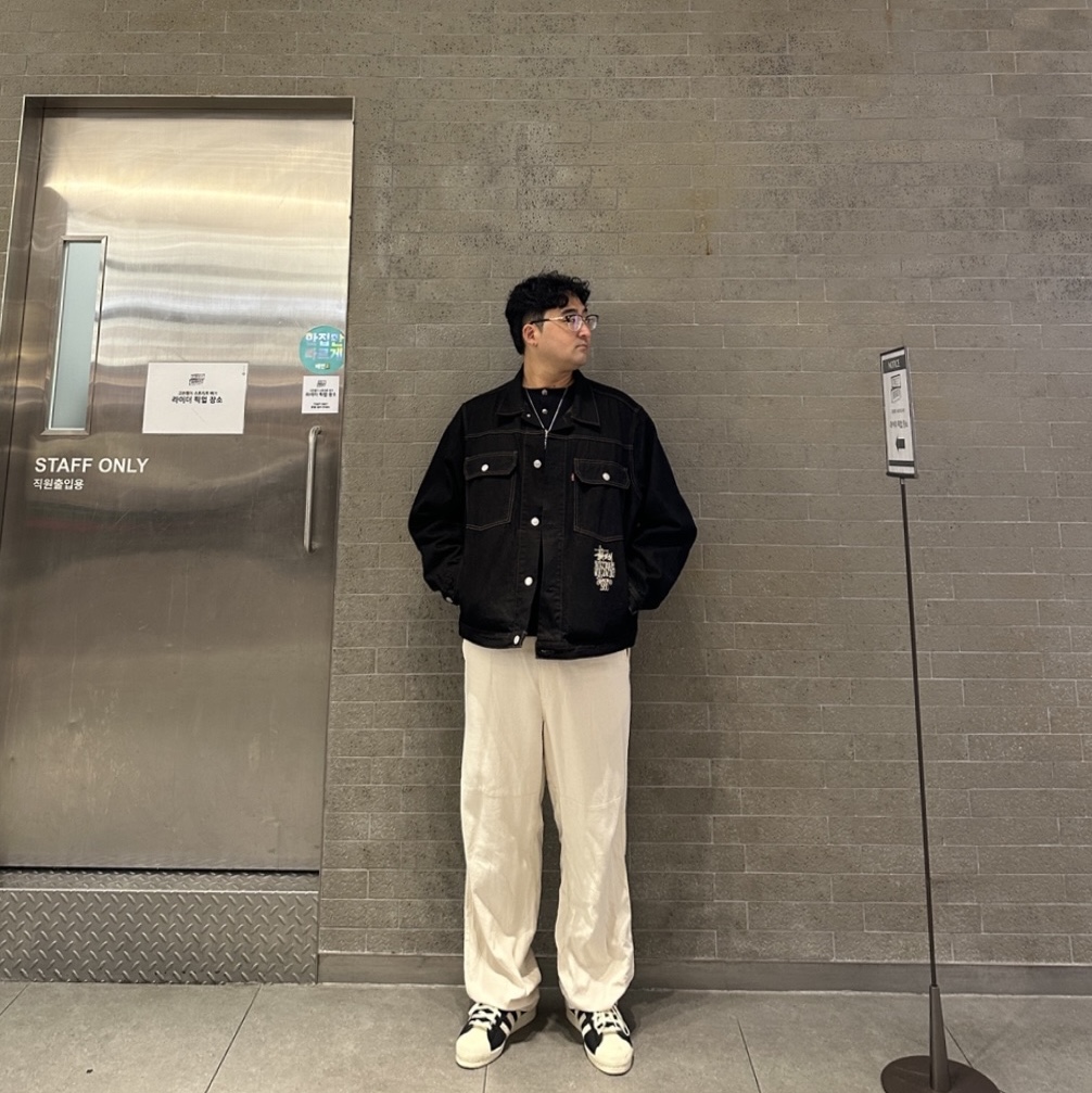 Chrome Hearts Bonennoisseur II Black Gold Plated, Stussy x Levi's Crispy Rinse Trucker Jacket Black 착용 스타일