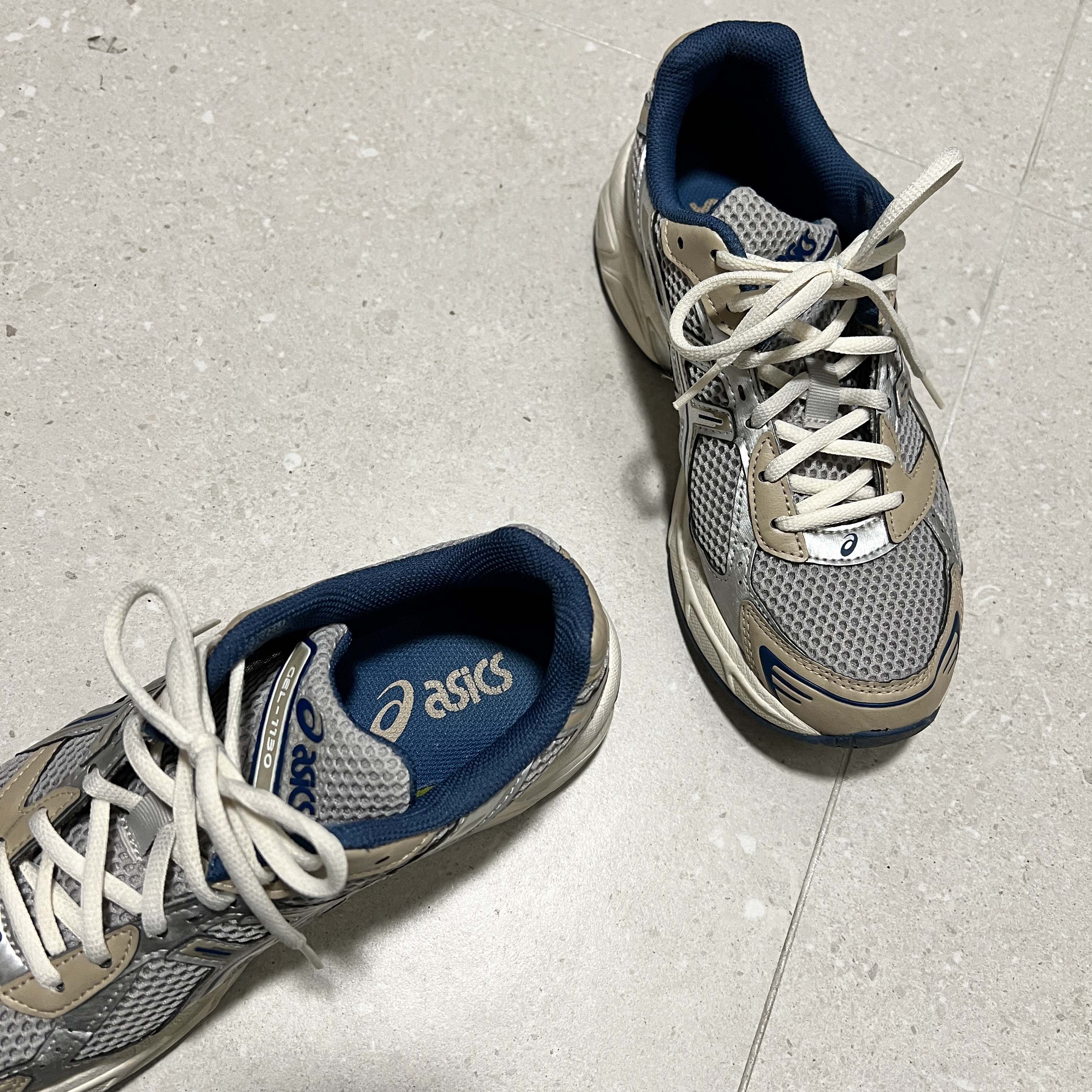 Asics Gel-1130 Oyster Grey Pure Silver 착용 스타일