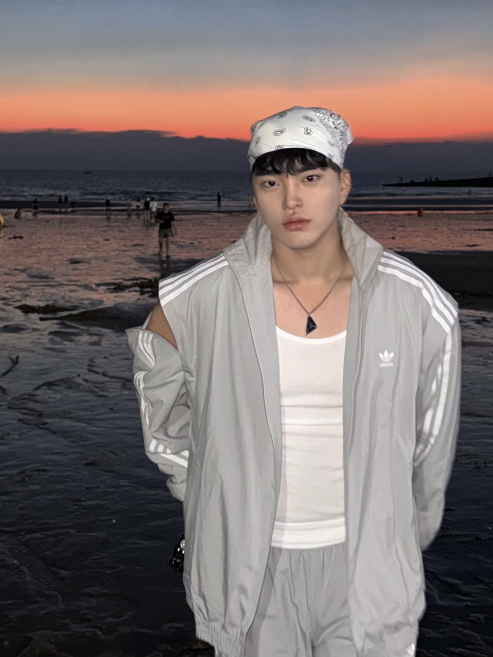 (W) Adidas Adilenium Season 2 Oversized Zip Track Top Gender Neutral Grey Two - KR Sizing, Adidas Adilenium Season 2 Oversized Zip Off Track Pants Grey Two - KR Sizing 착용 스타일 - 2