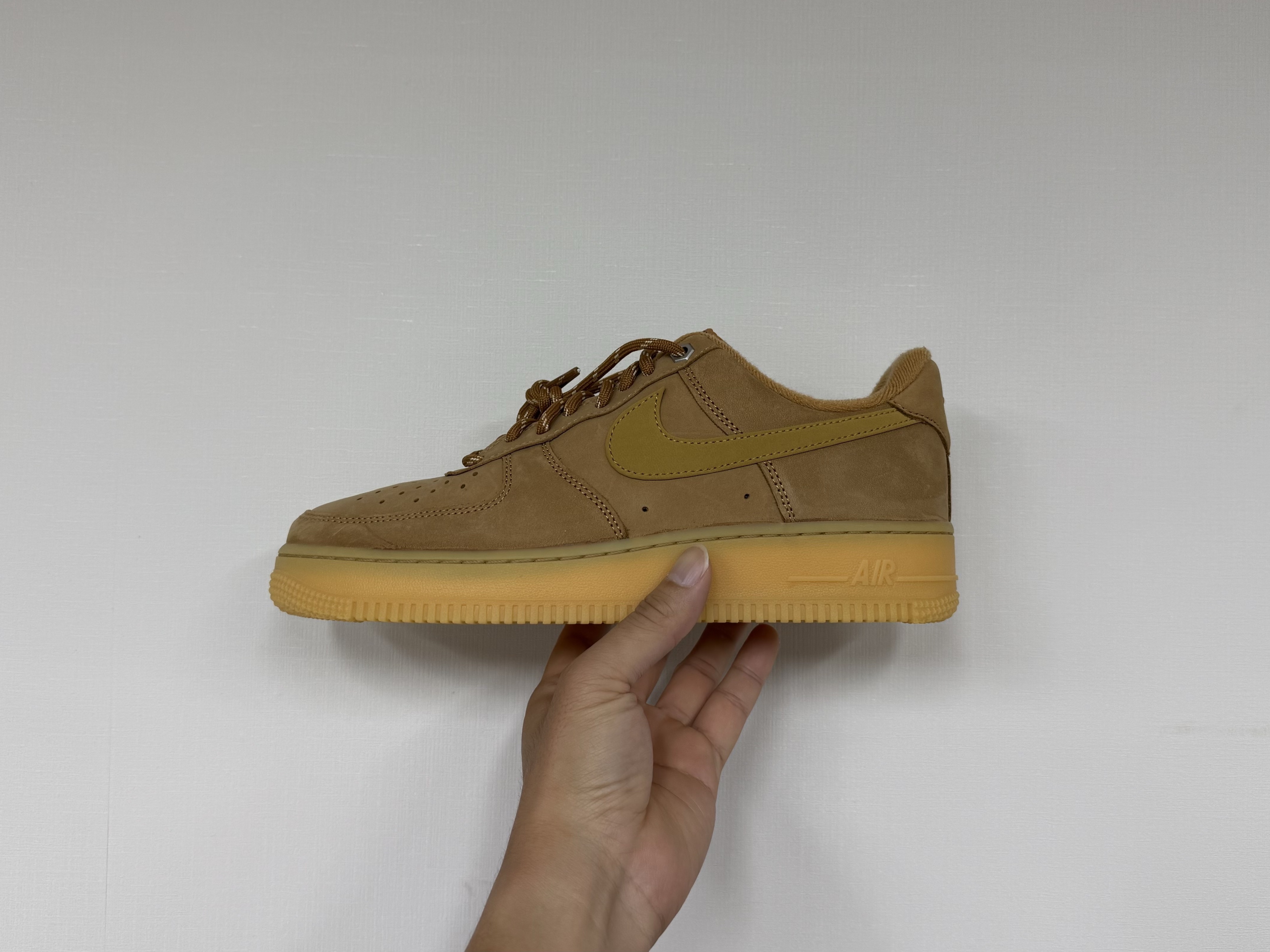 Nike Air Force 1 '07 WB Flax 착용 스타일