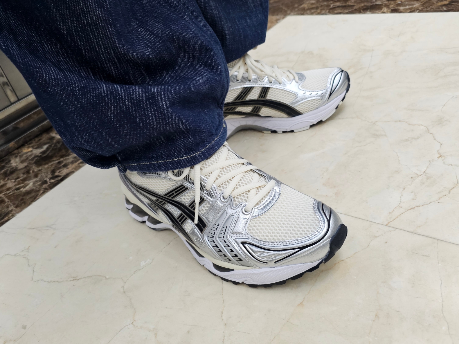 Asics Gel-Kayano 14 Cream Black 착용 스타일