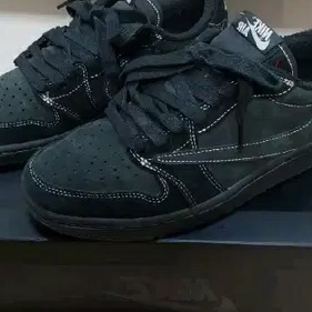 Jordan 1 x Travis Scott Retro Low OG SP Black Phantom 착용 스타일