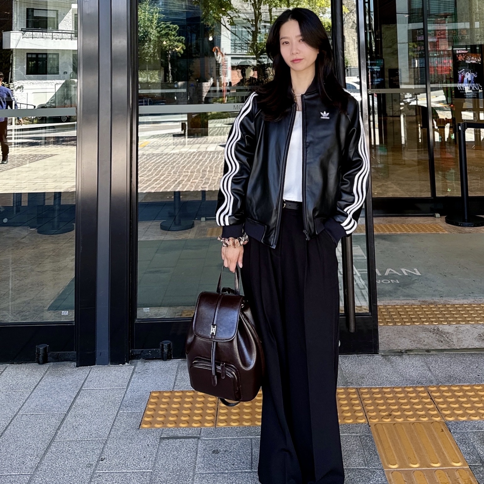 (W) Adidas SST Pleather Loose Padded Jacker Black - KR Sizing, (W) Adidas SST Pleather Loose Padded Jacket Black - US Sizing 착용 스타일 - 4