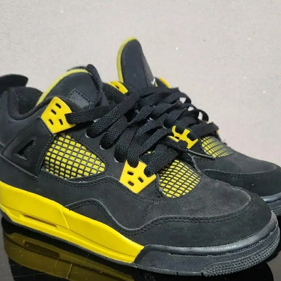 Jordan 4 Retro Thunder 2023 착용 스타일