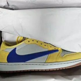 (W) Jordan 1 x Travis Scott Retro Low OG SP Canary 착용 스타일