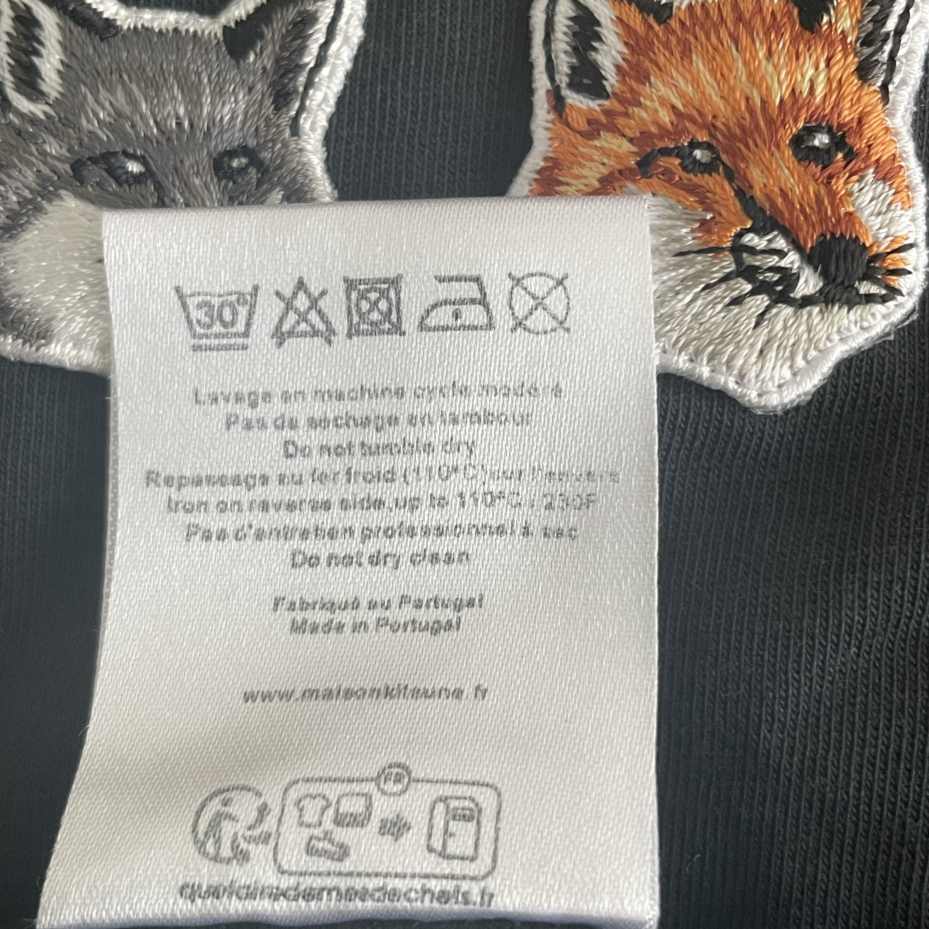 Maison Kitsune Double Fox Head Patch Classic T-Shirt Anthracite 착용 스타일 - 2