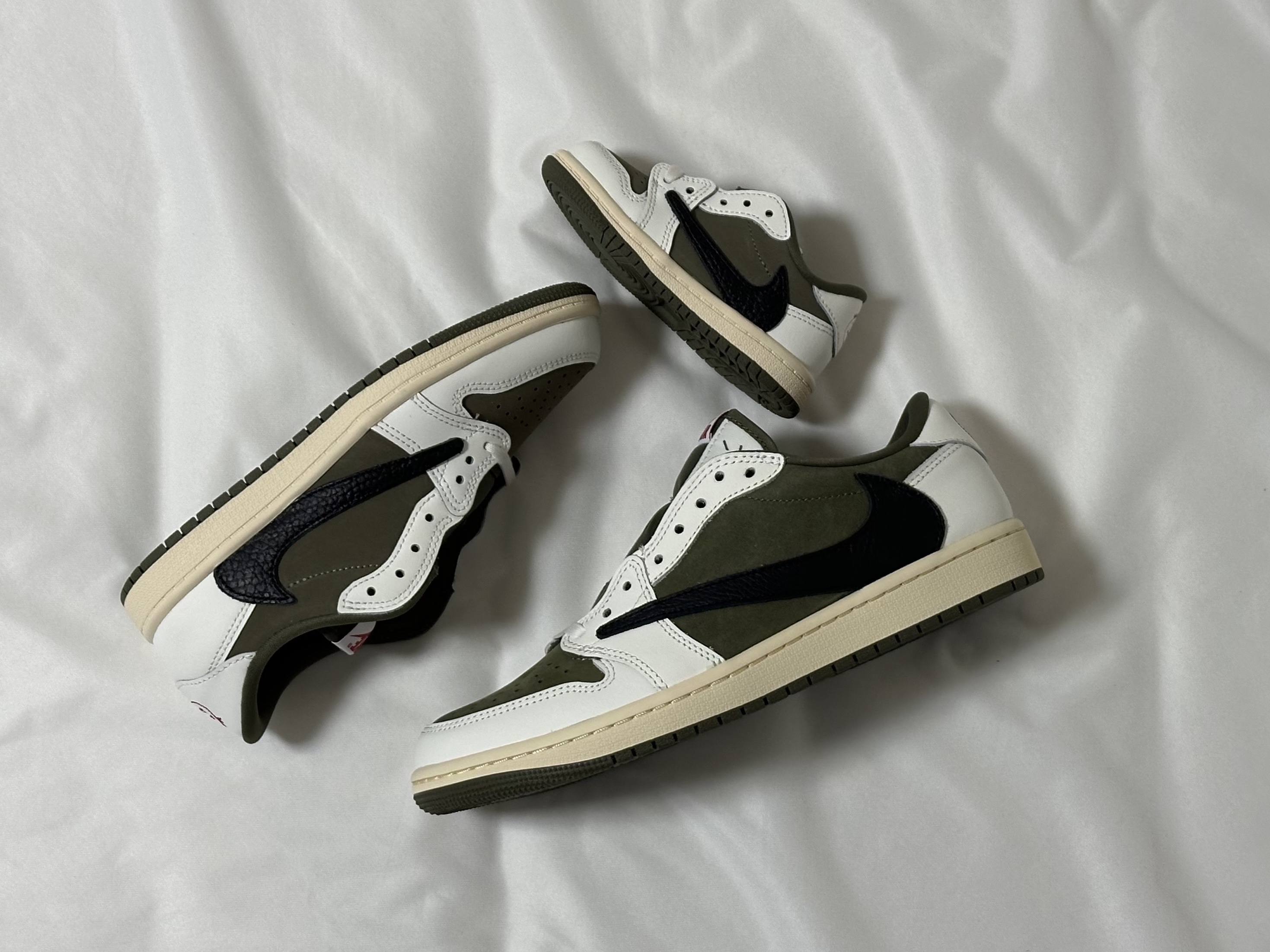 Jordan 1 x Travis Scott Retro Low OG SP Reverse Olive, (PS) Jordan 1 x Travis Scott Retro Low OG SP Reverse Olive 착용 스타일 - 1