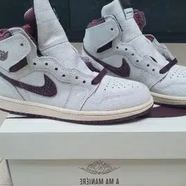 Jordan 1 x A Ma Maniere Retro High OG SP Sail and Burgundy 착용 스타일