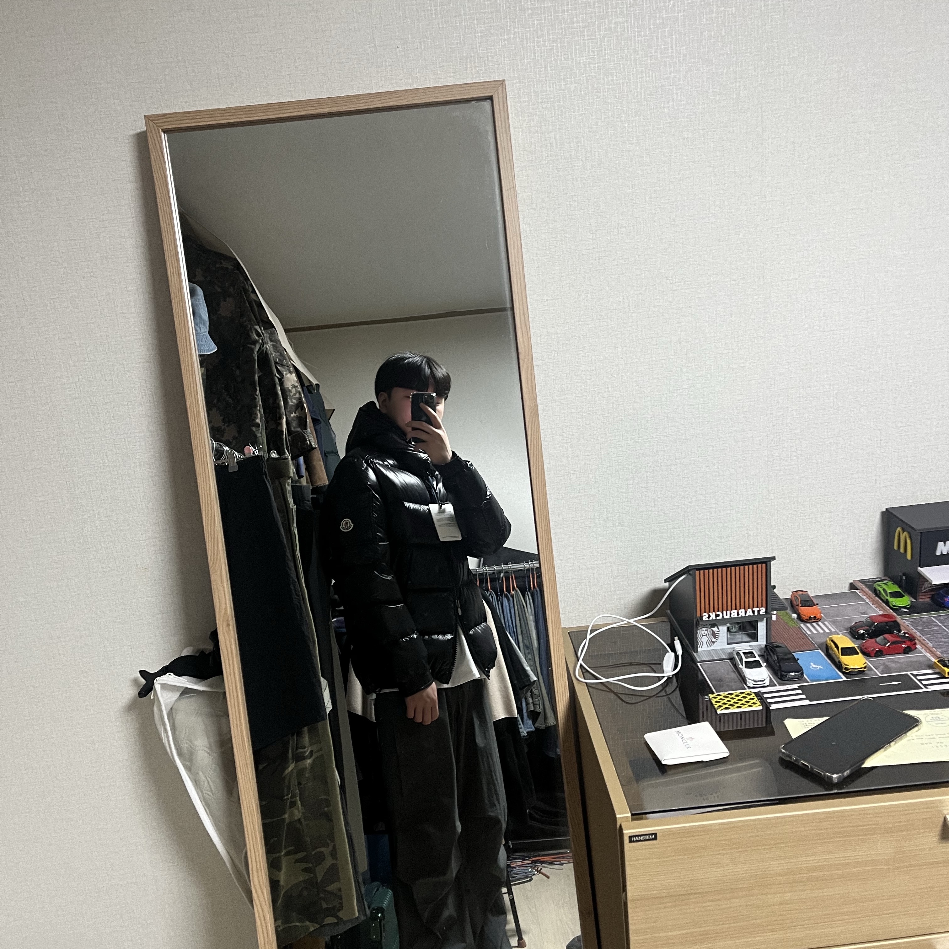Moncler Maya Short Down Jacket Black - 24FW 착용 스타일 - 3