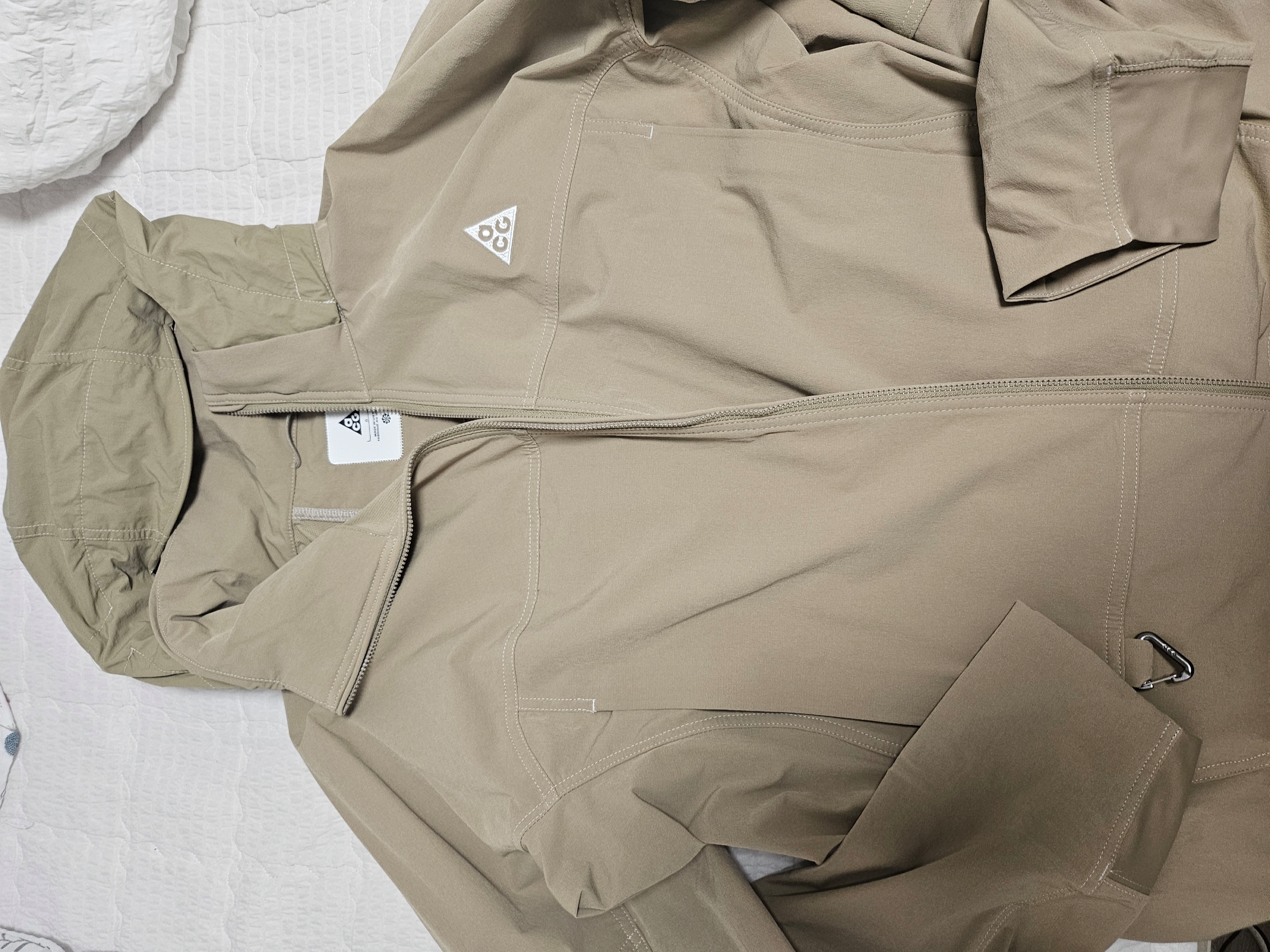 Nike ACG Sun Farer Jacket Khaki Summit White - Asia 착용 스타일