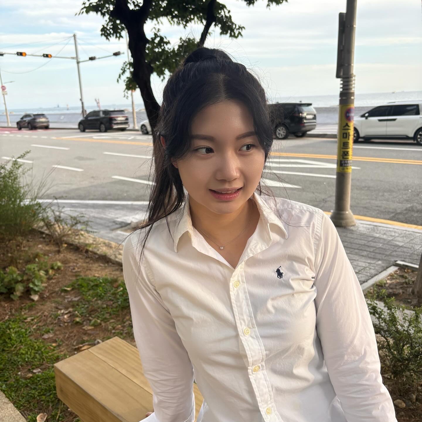 [30% 적립] Polo Ralph Lauren Classic Fit Garment Dyed Oxford Shirt White, Dior Medium Lady Bag Black 착용 스타일 - 2