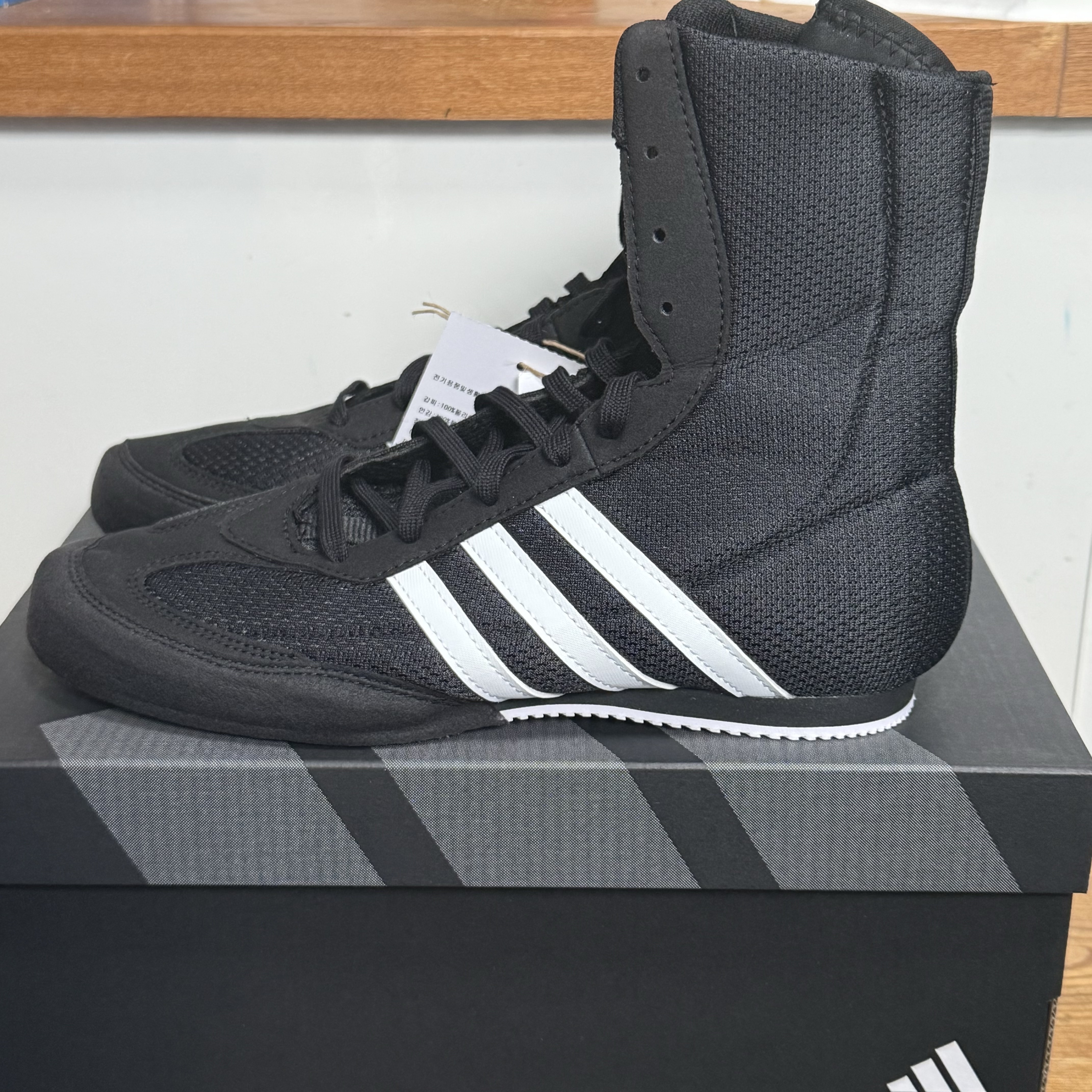 Adidas Box Hog 2.0 Boots Core Black Cloud White 착용 스타일