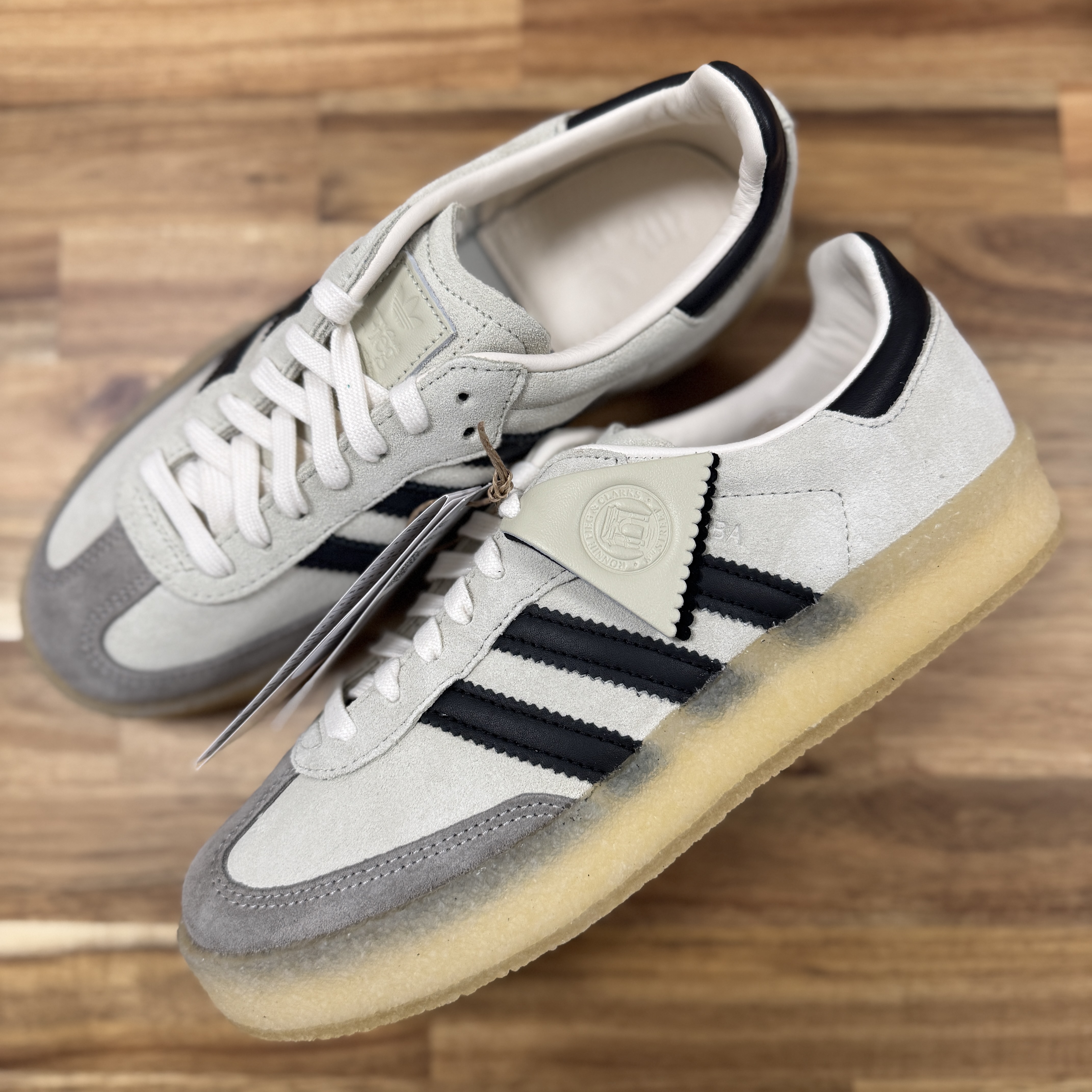 Adidas x Clarks x Ronnie Fieg 8th Street Samba Chalk White Core Black 착용 스타일 - 2