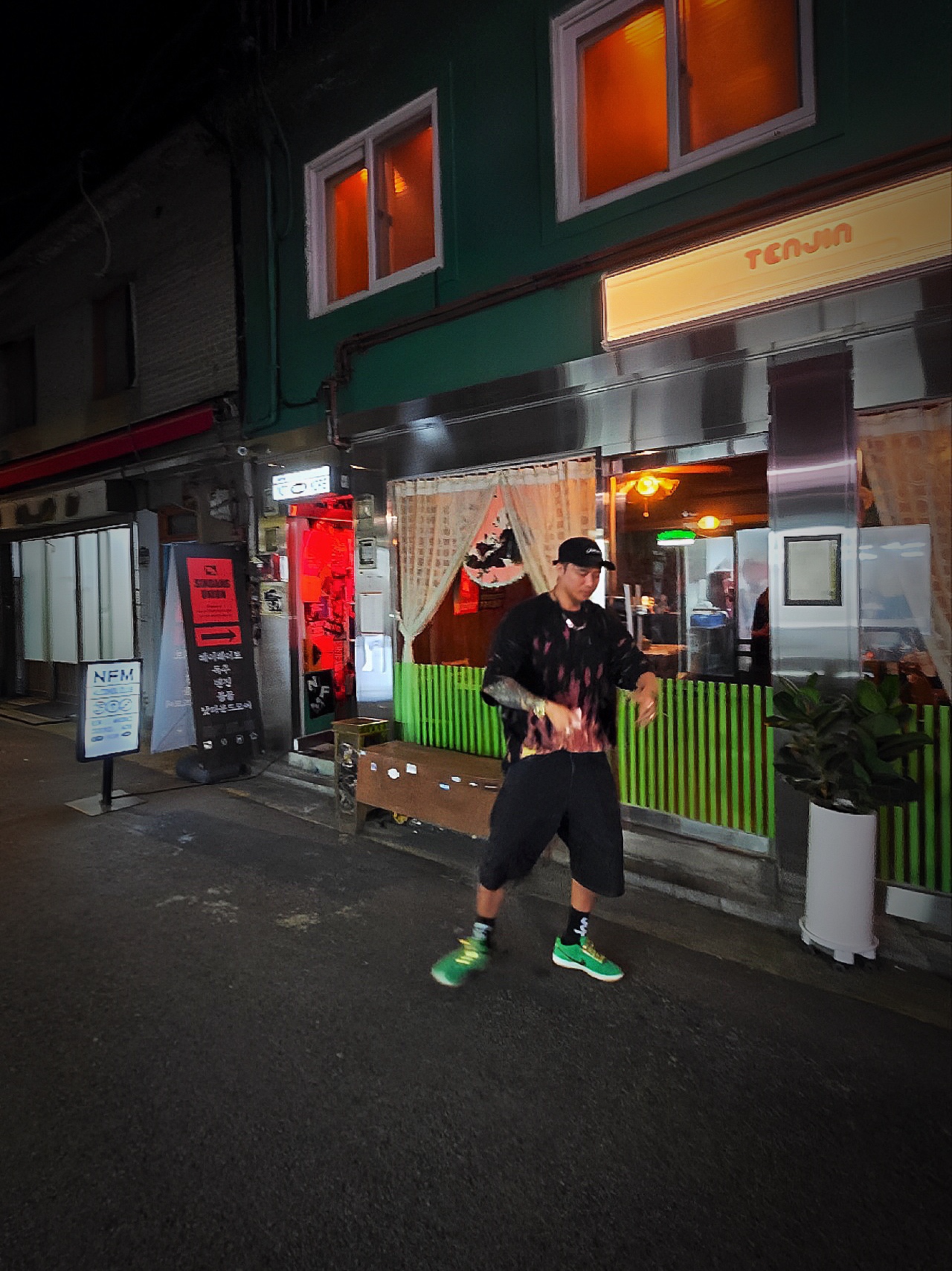 Supreme Arabic Label Camp Cap Black - 24FW, Supreme x Schott Leather Racer Jacket Green - 24FW 착용 스타일 - 2