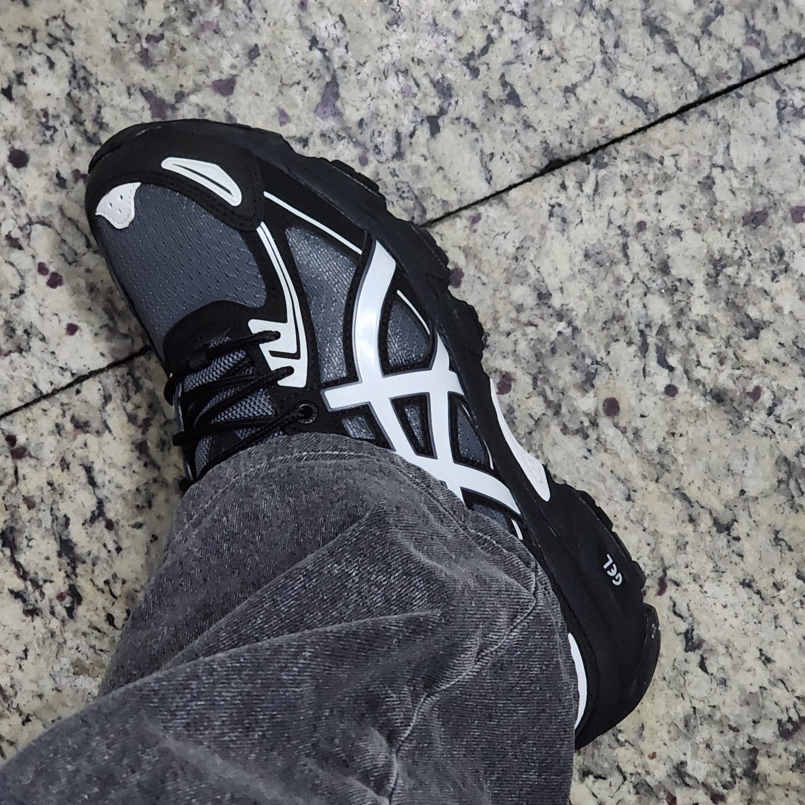 Asics Gel-Venture 6 Carrier Grey 착용 스타일 - 2