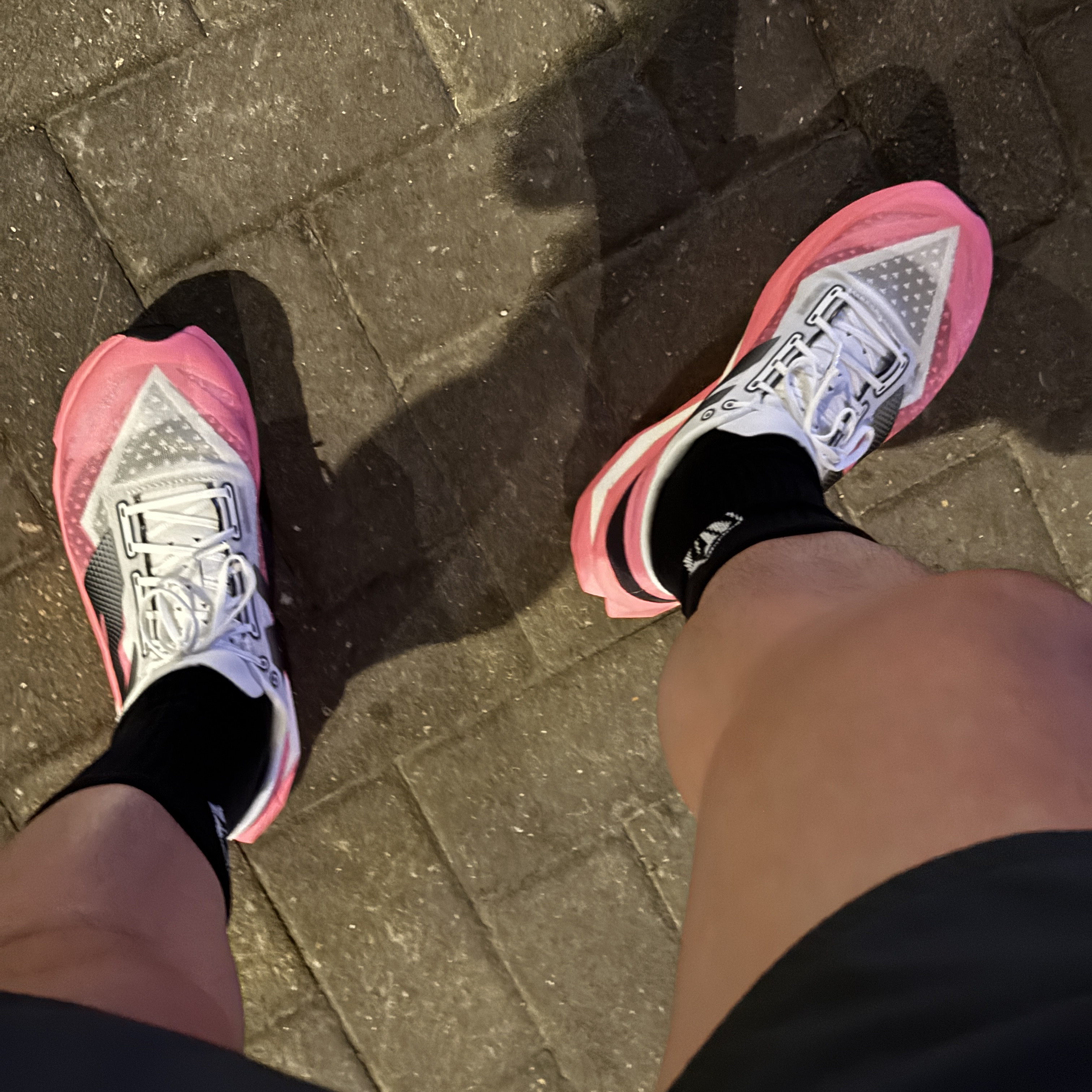New Balance Fuelcell Supercomp Elite v4 Ultra Pink White - D Standard 착용 스타일 - 3