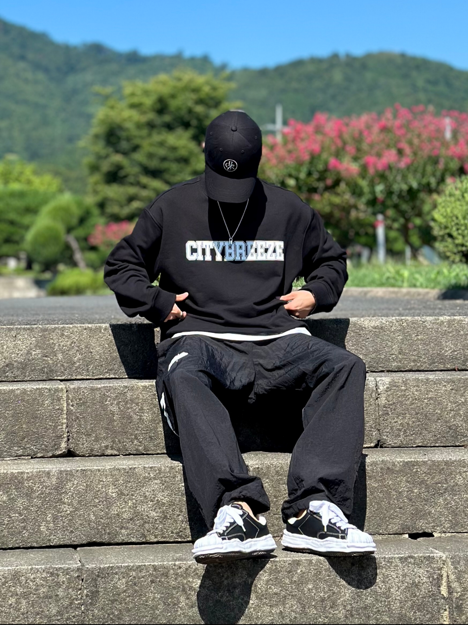Maison Mihara Yasuhiro Blakey OG Sole Canvas Low-top Sneakers Black White, Louis Vuitton Monogram Chain Bracelet Silver 착용 스타일 - 2