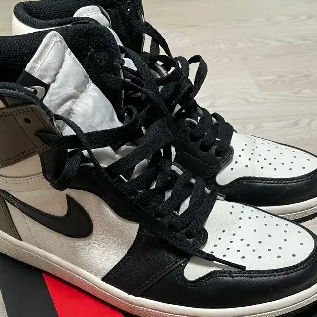 Jordan 1 Retro High OG Black Mocha 착용 스타일