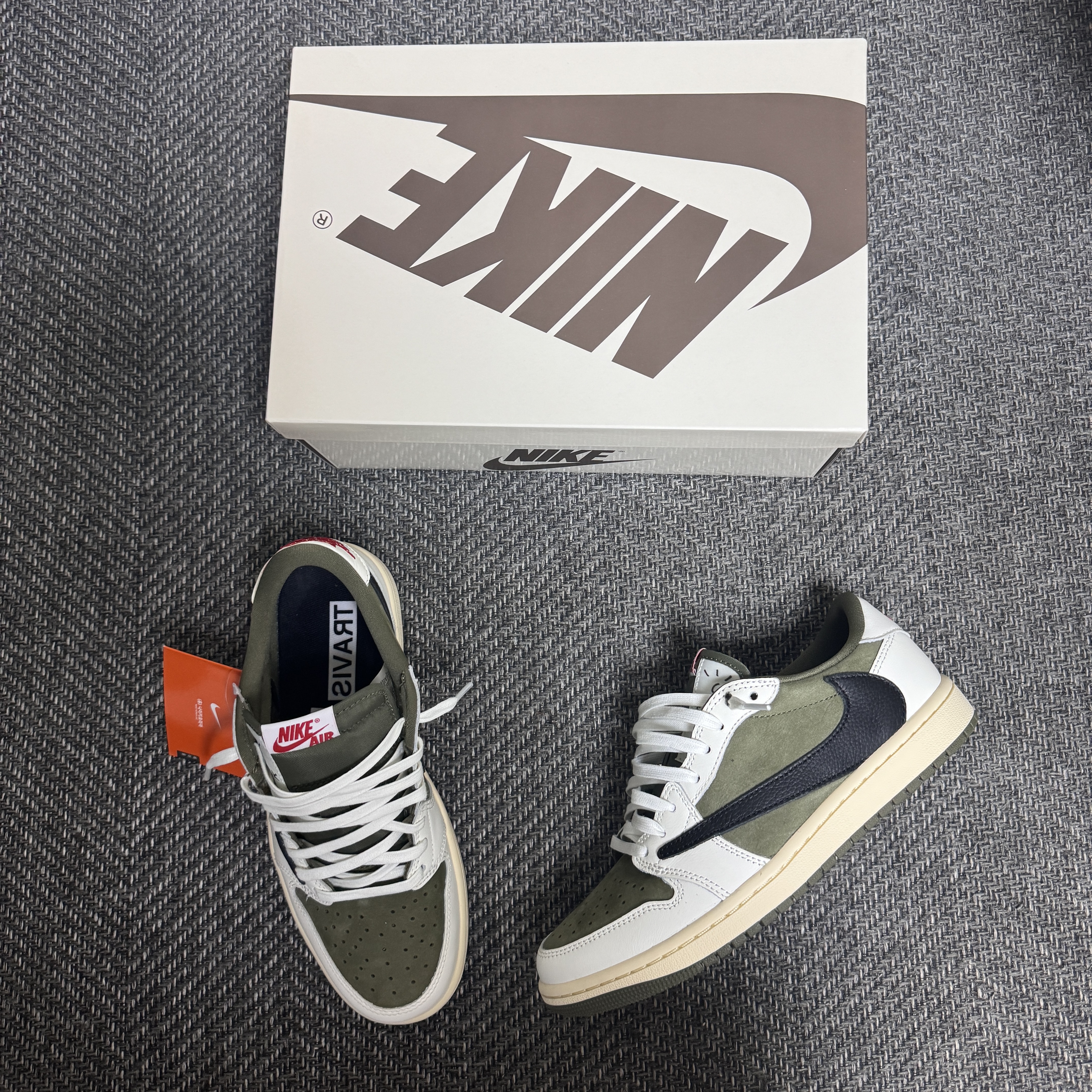 Jordan 1 x Travis Scott Retro Low OG SP Reverse Olive 착용 스타일