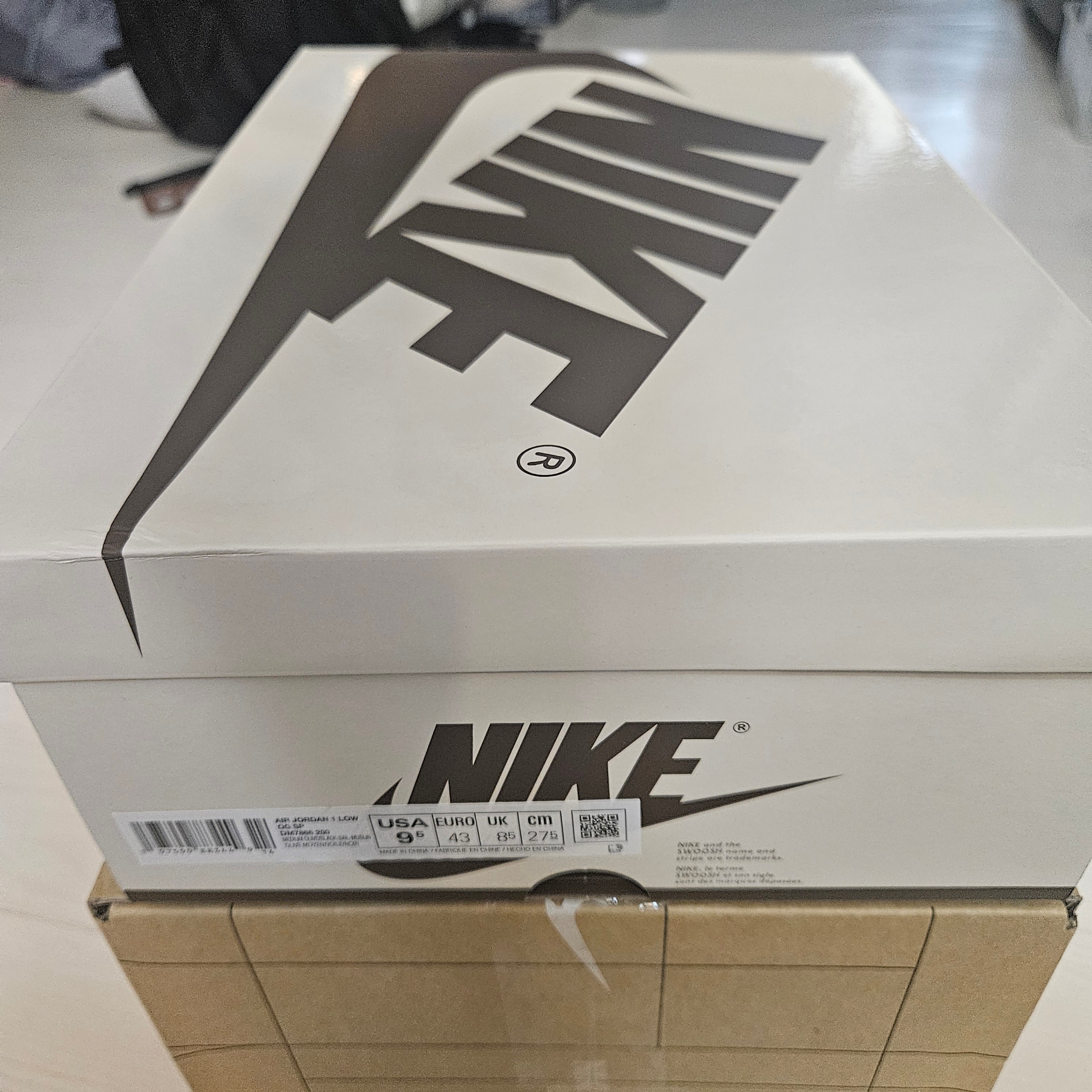 Jordan 1 x Travis Scott Retro Low OG SP Reverse Olive 착용 스타일 - 3