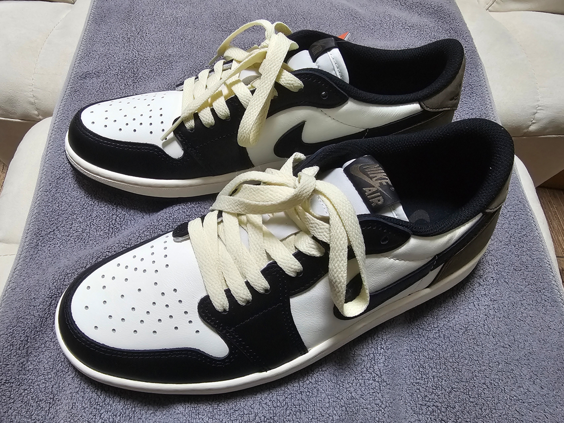 Jordan 1 Retro Low OG Mocha 착용 스타일