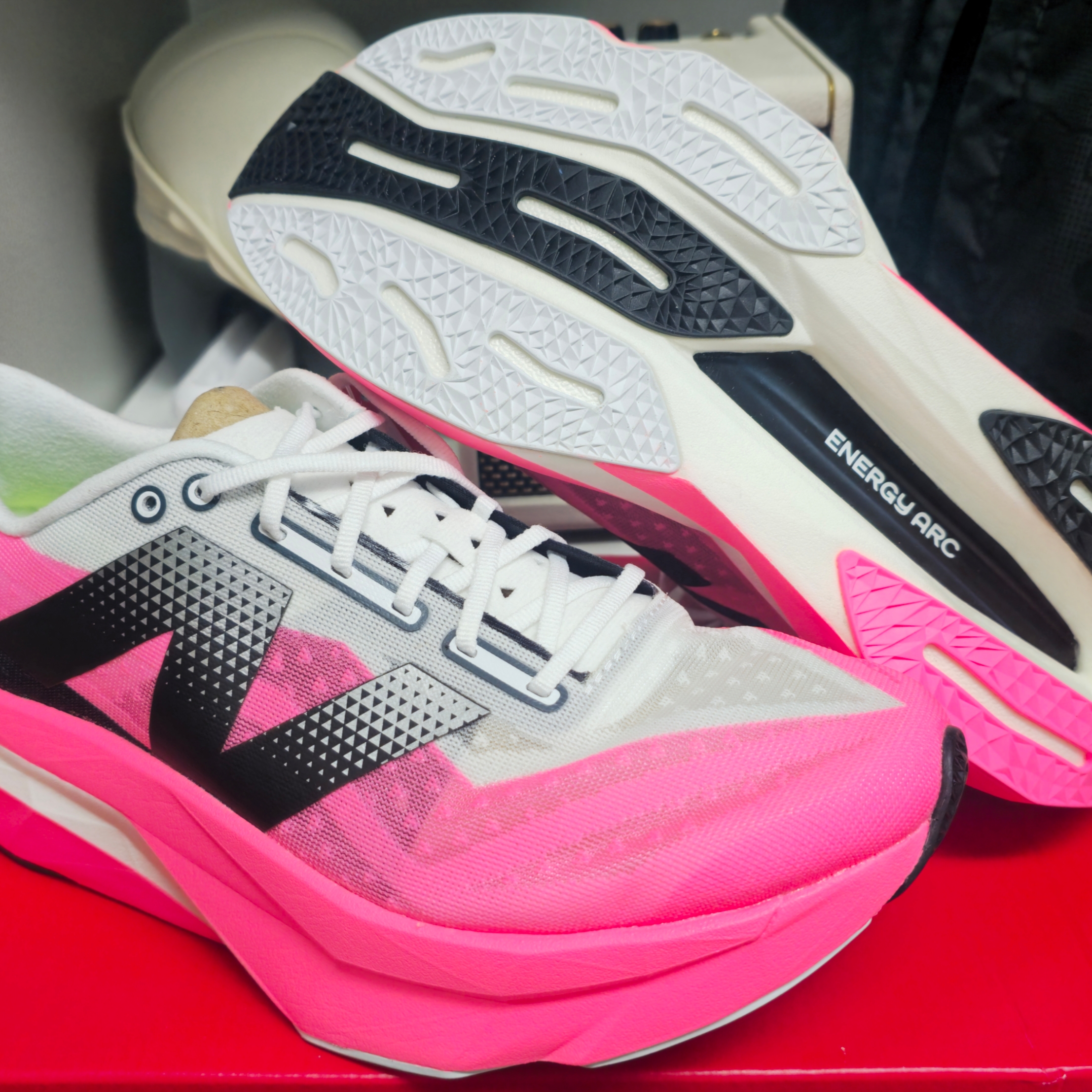New Balance Fuelcell Supercomp Elite v4 Ultra Pink White - D Standard 착용 스타일