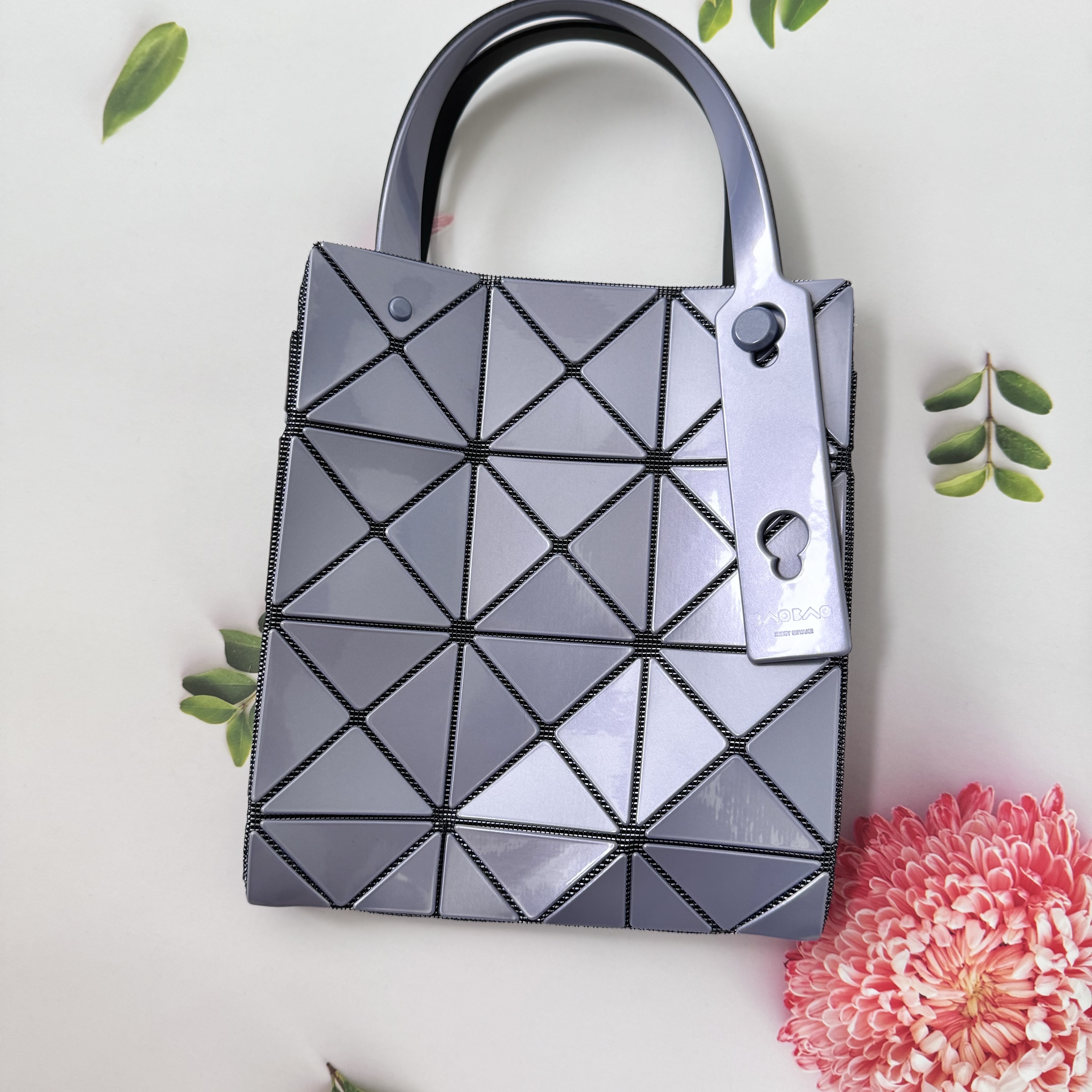 Bao Bao Issey Miyake Carat Handbag Purple 착용 스타일 - 3