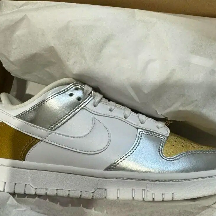 (W) Nike Dunk Low SE Heirloom 착용 스타일