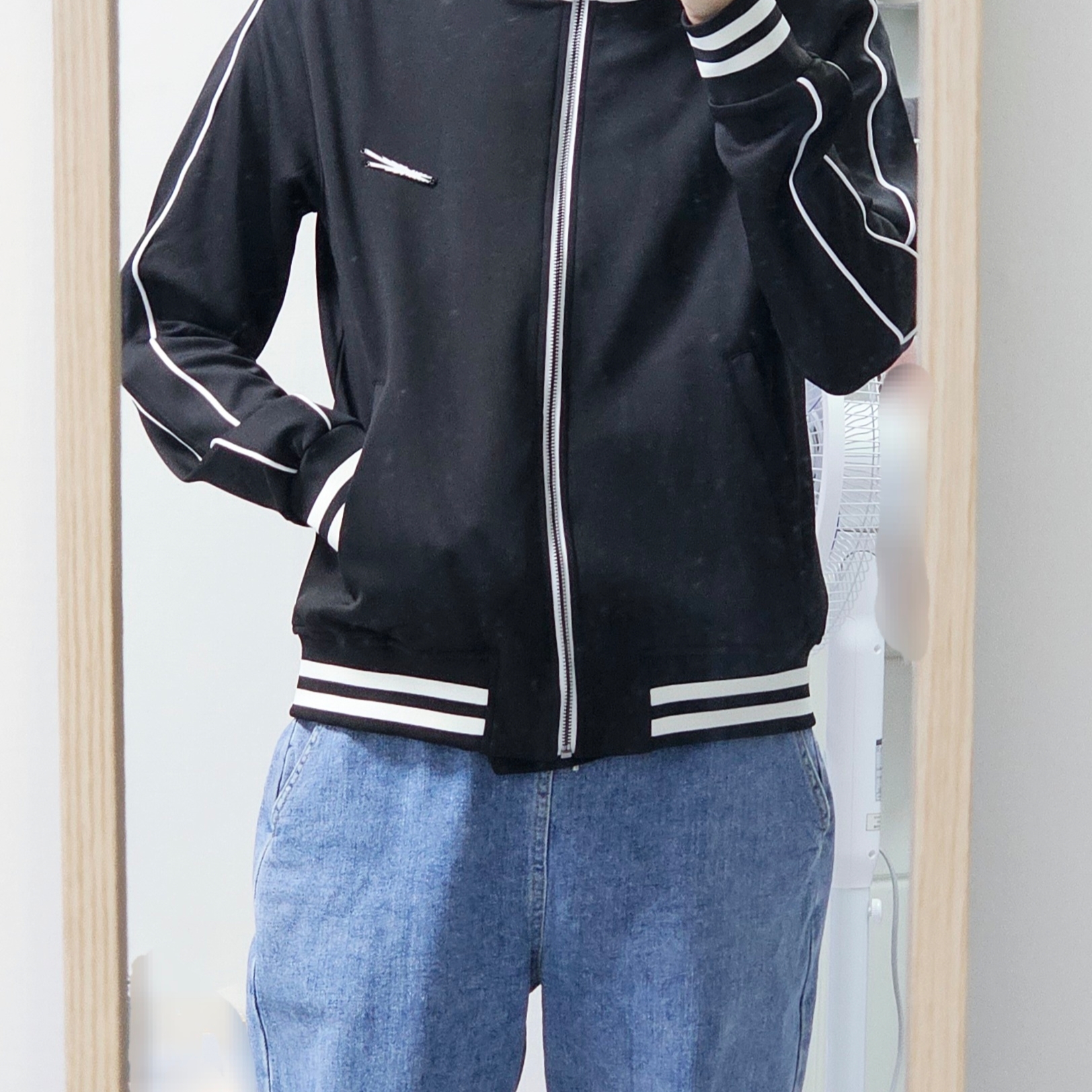 LE SSERAFIM Track Jacket Black 착용 스타일 - 2