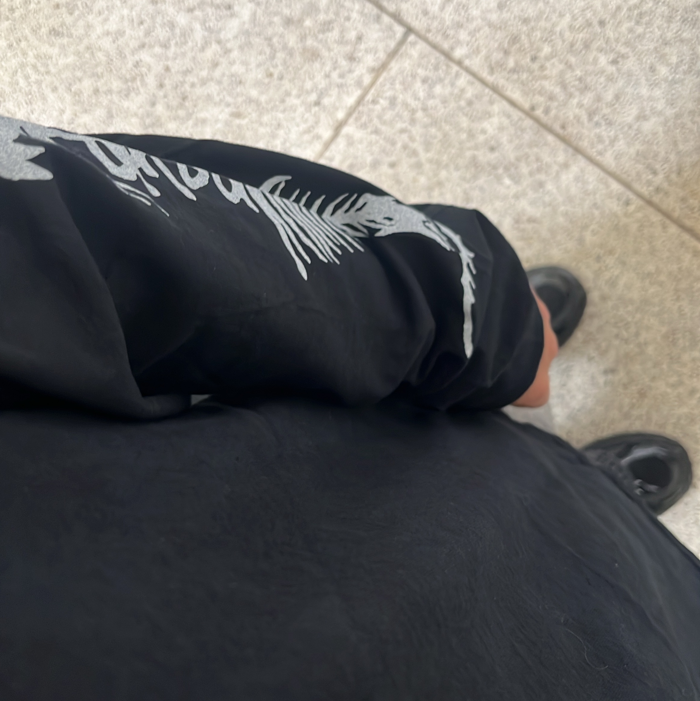 Stussy Barracuda Pigment Dyed LS T-Shirt Black 착용 스타일