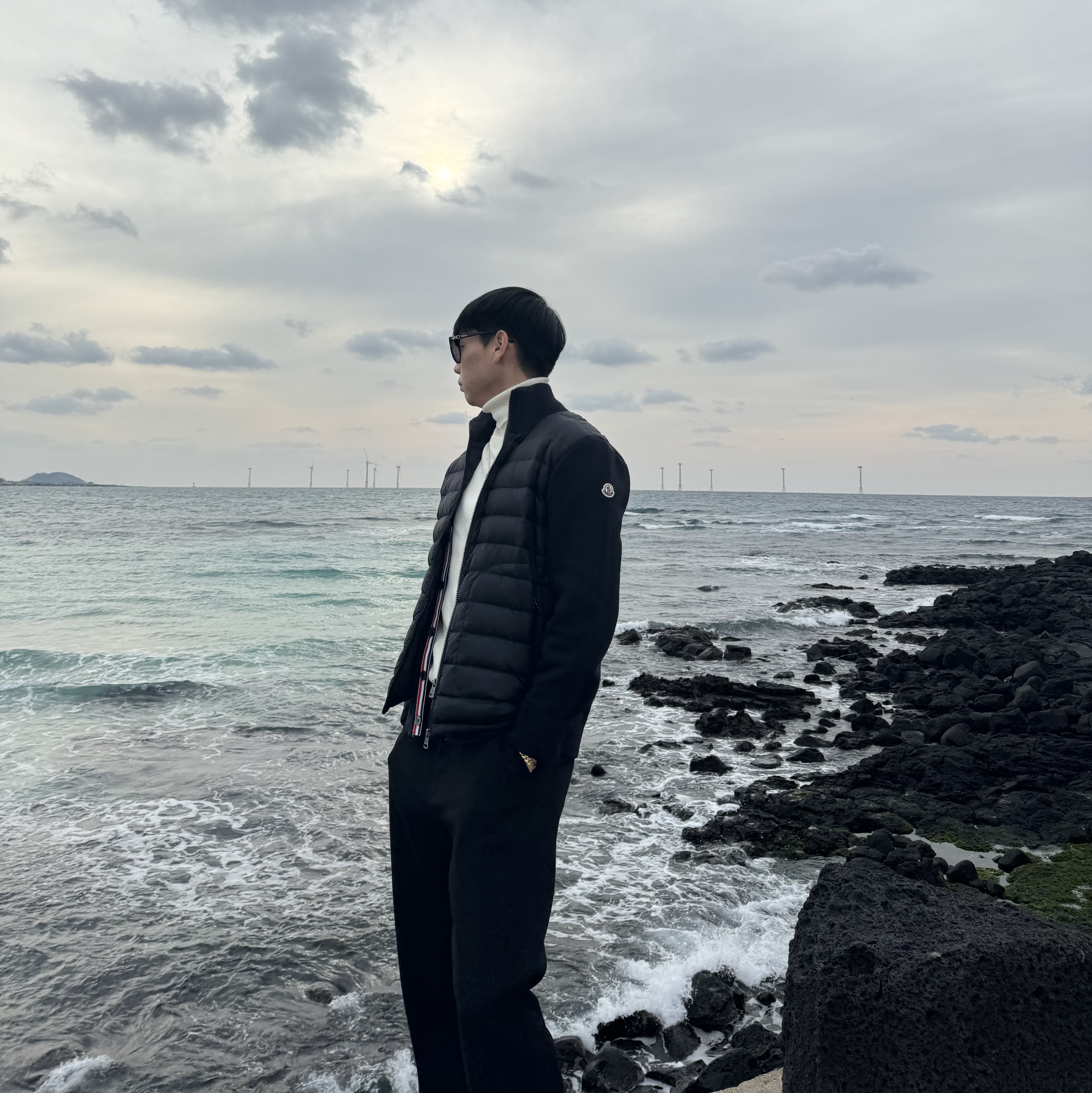 Thom Browne Sustainable Fine Merino Wool 4-Bar Classic Cardigan Navy, Moncler Padded Wool Cardigan Black - 24FW 착용 스타일