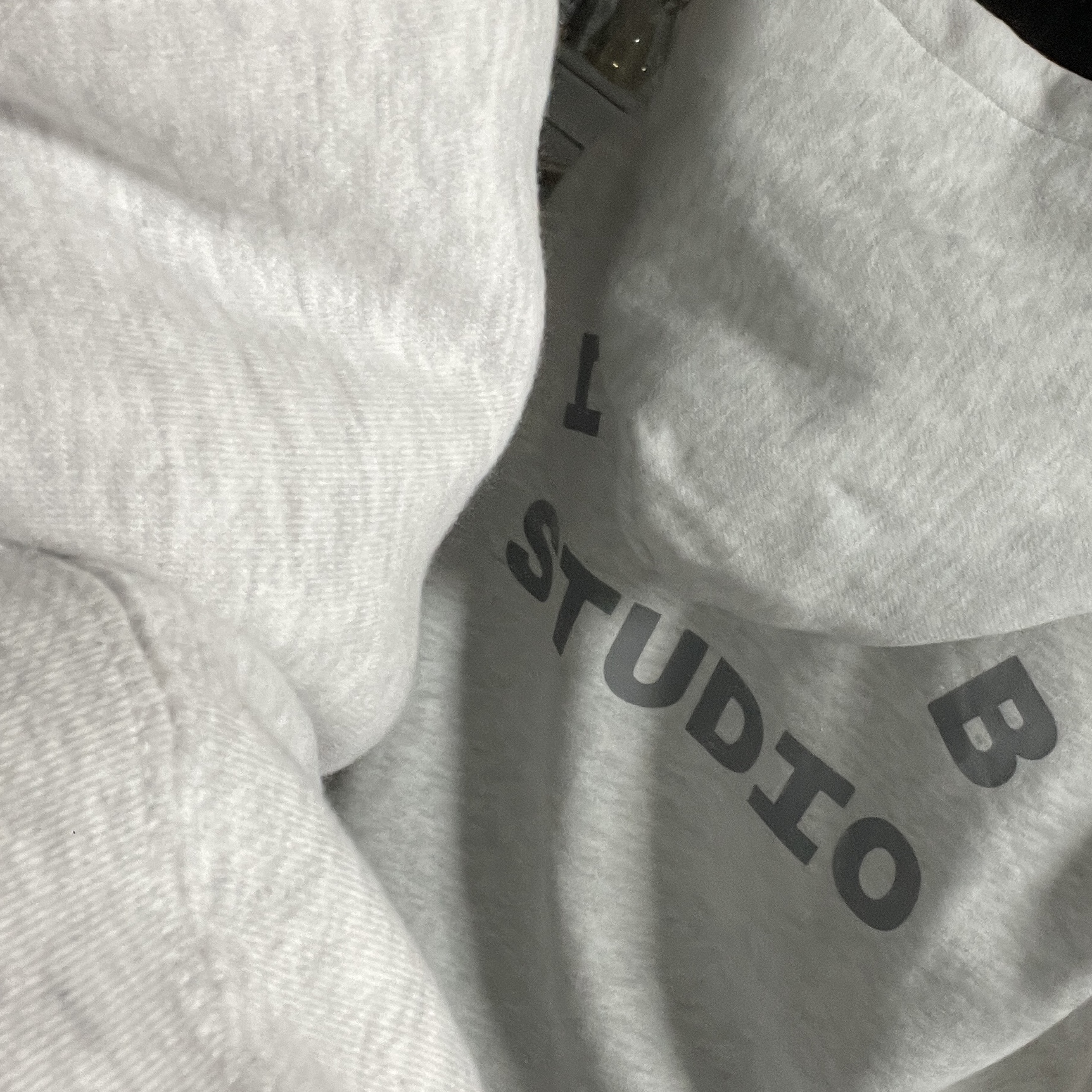 IAB Studio Hoodie Light Gray 착용 스타일 - 3