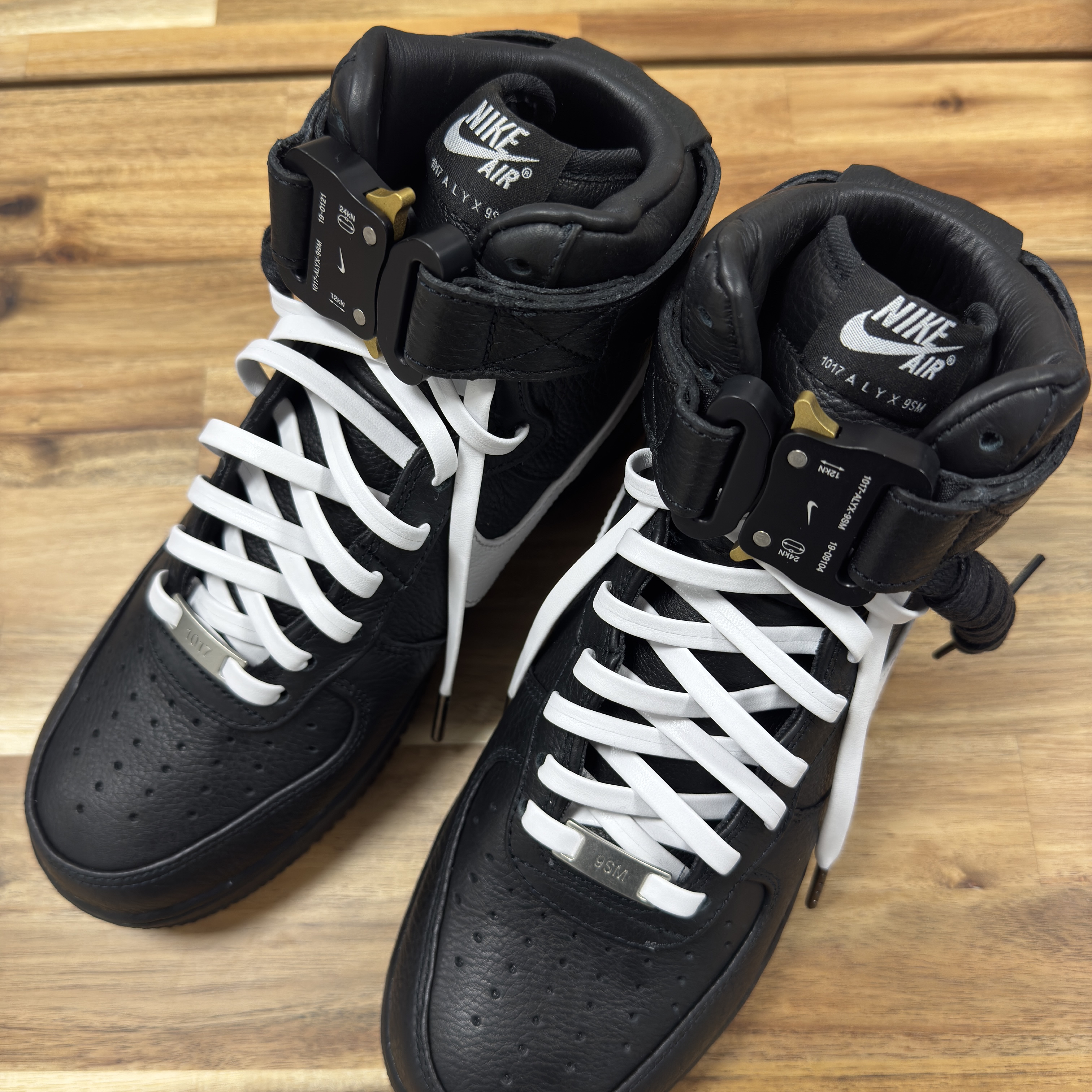 Nike x 1017 Alyx 9SM Air Force 1 High Black White 2020 착용 스타일 - 1