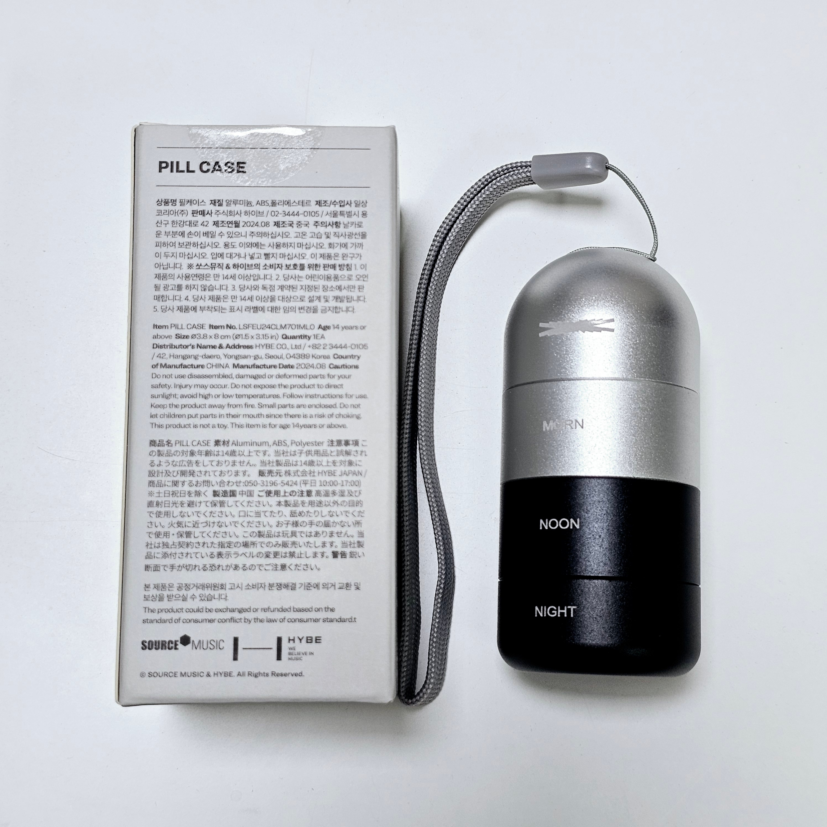 LE SSERAFIM Pill Case 착용 스타일