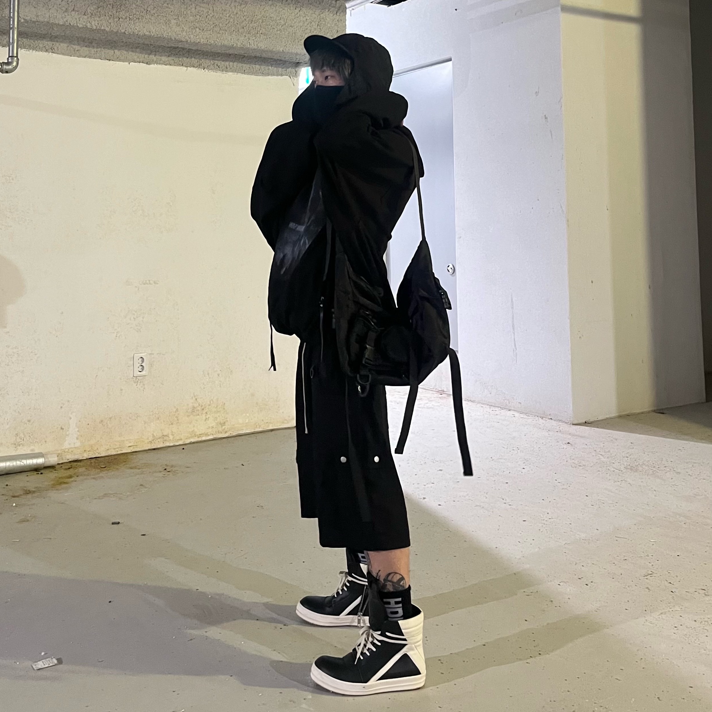 Rick Owens Geobasket Full Grain Calf Leather Strobe Sneakers Black Milk White 착용 스타일 - 2