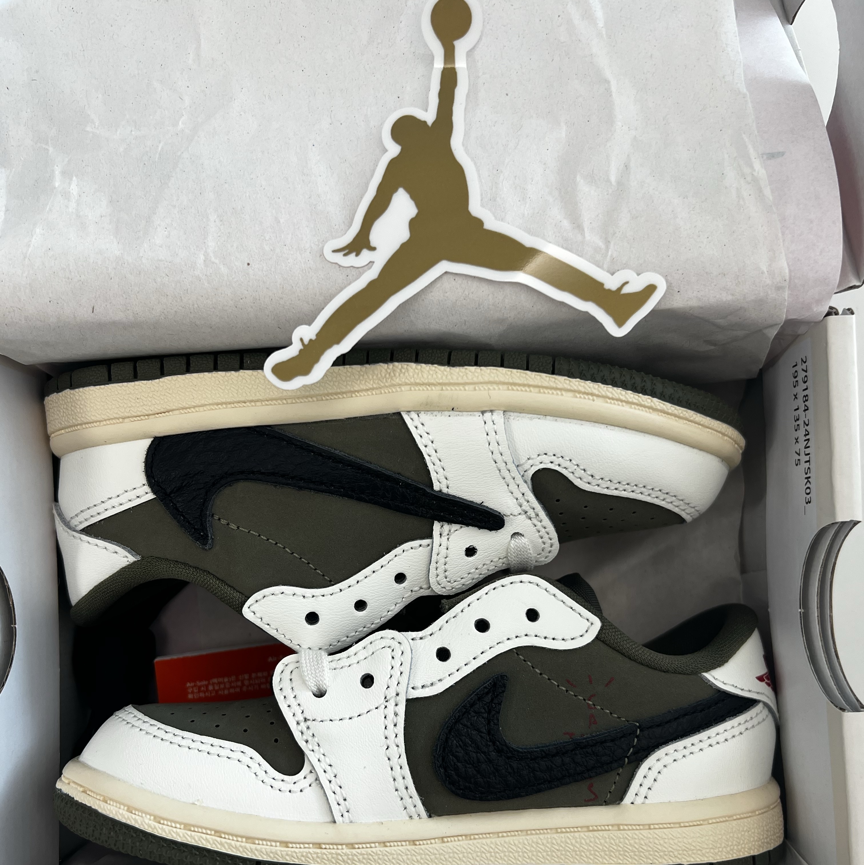 (TD) Jordan 1 x Travis Scott Retro Low OG SP Reverse Olive 착용 스타일