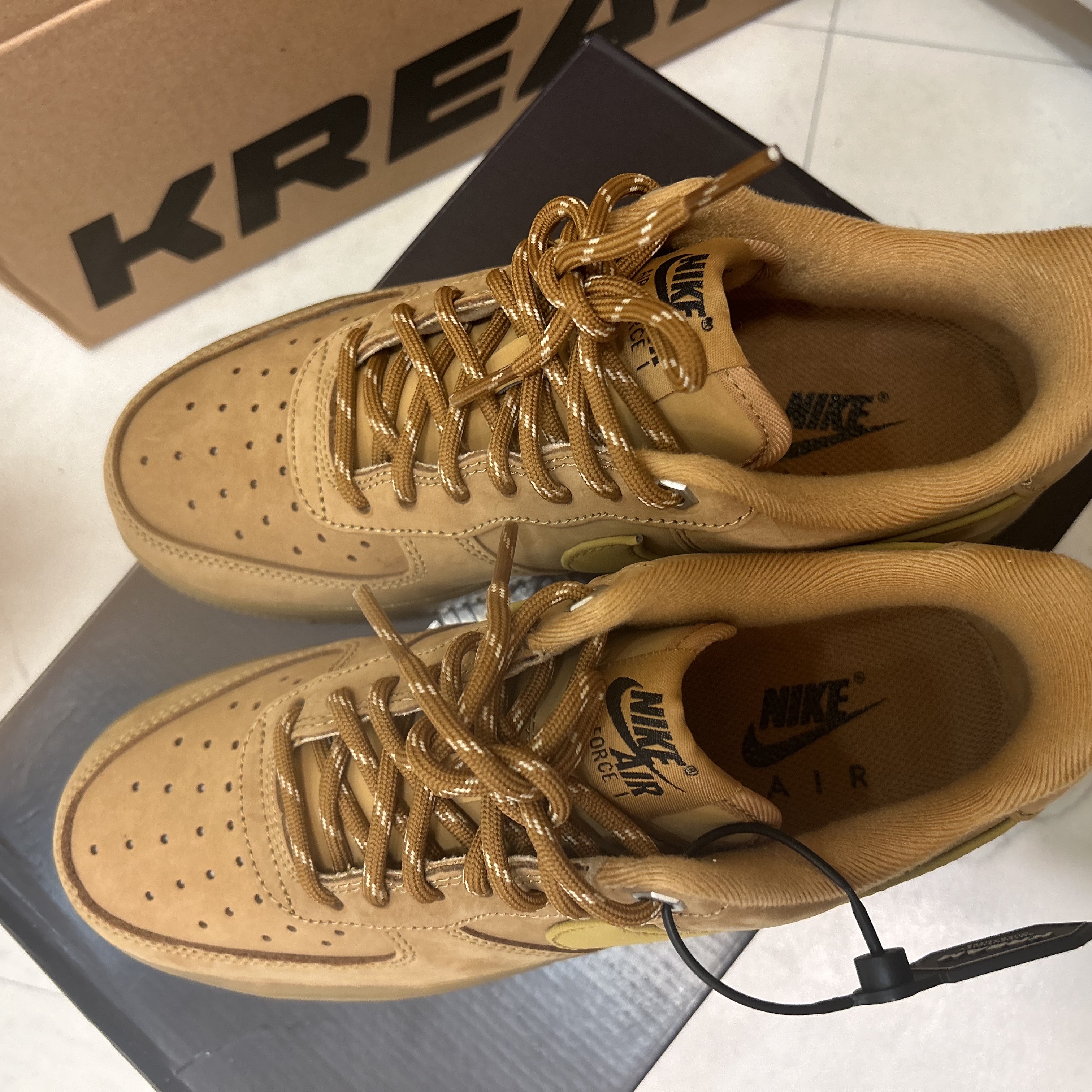 (W) Nike Air Force 1 '07 WB Flax Wheat 착용 스타일
