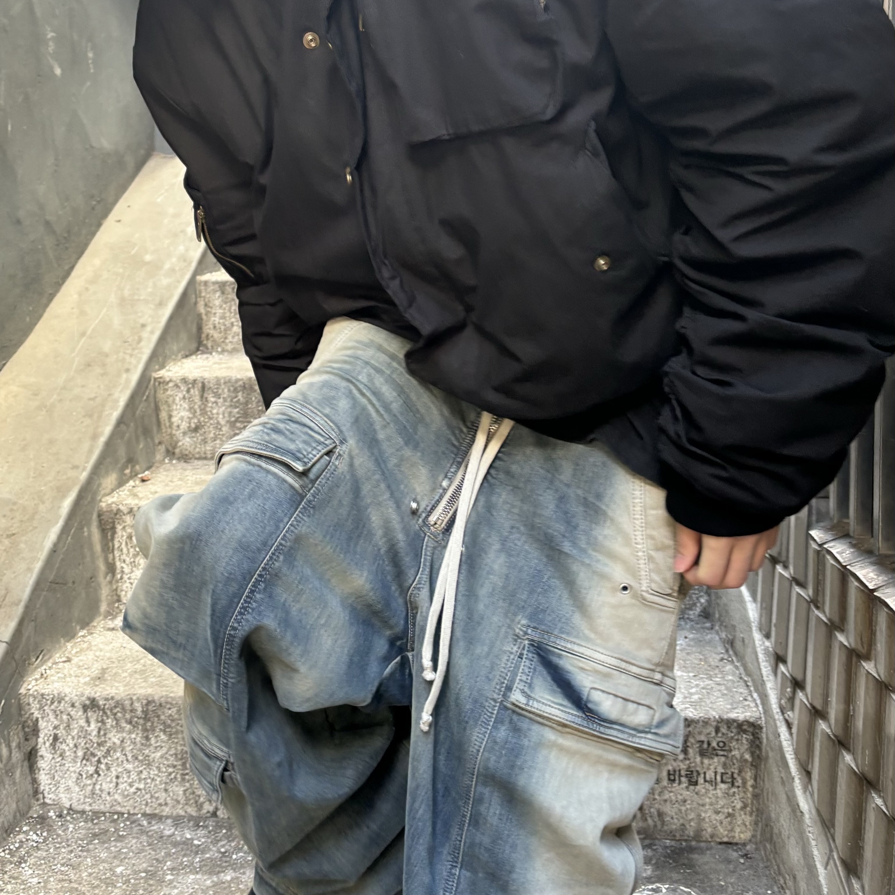 Rick Owens Double Cargo Jumbo Belas Jeans Mineral Pearl Degrade, Balenciaga Steroid Derby Black 착용 스타일 - 2