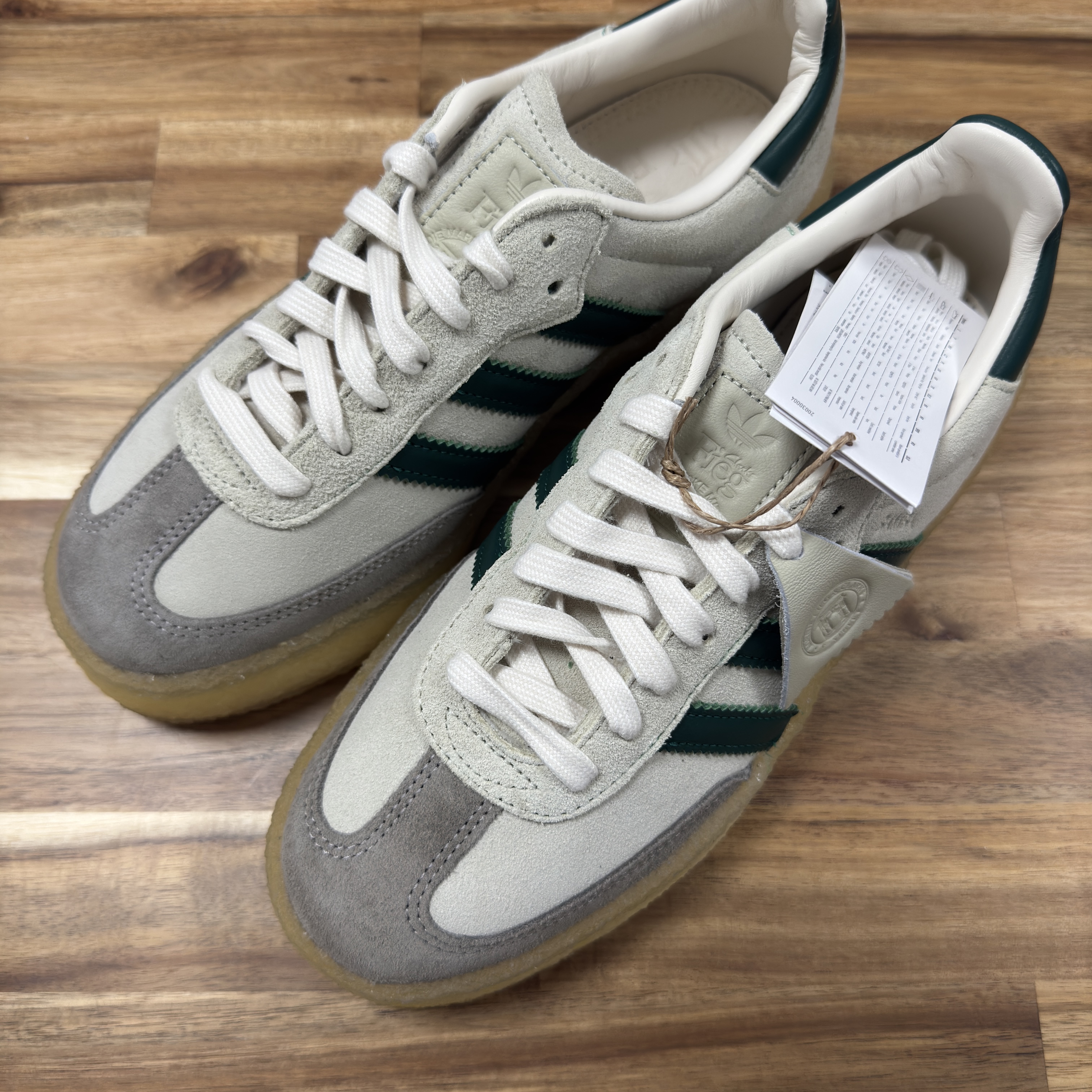 Adidas x Clarks x Ronnie Fieg 8th Street Samba Chalk White Green 착용 스타일 - 1