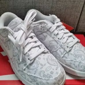 (W) Nike Dunk Low Essential White Paisley 착용 스타일