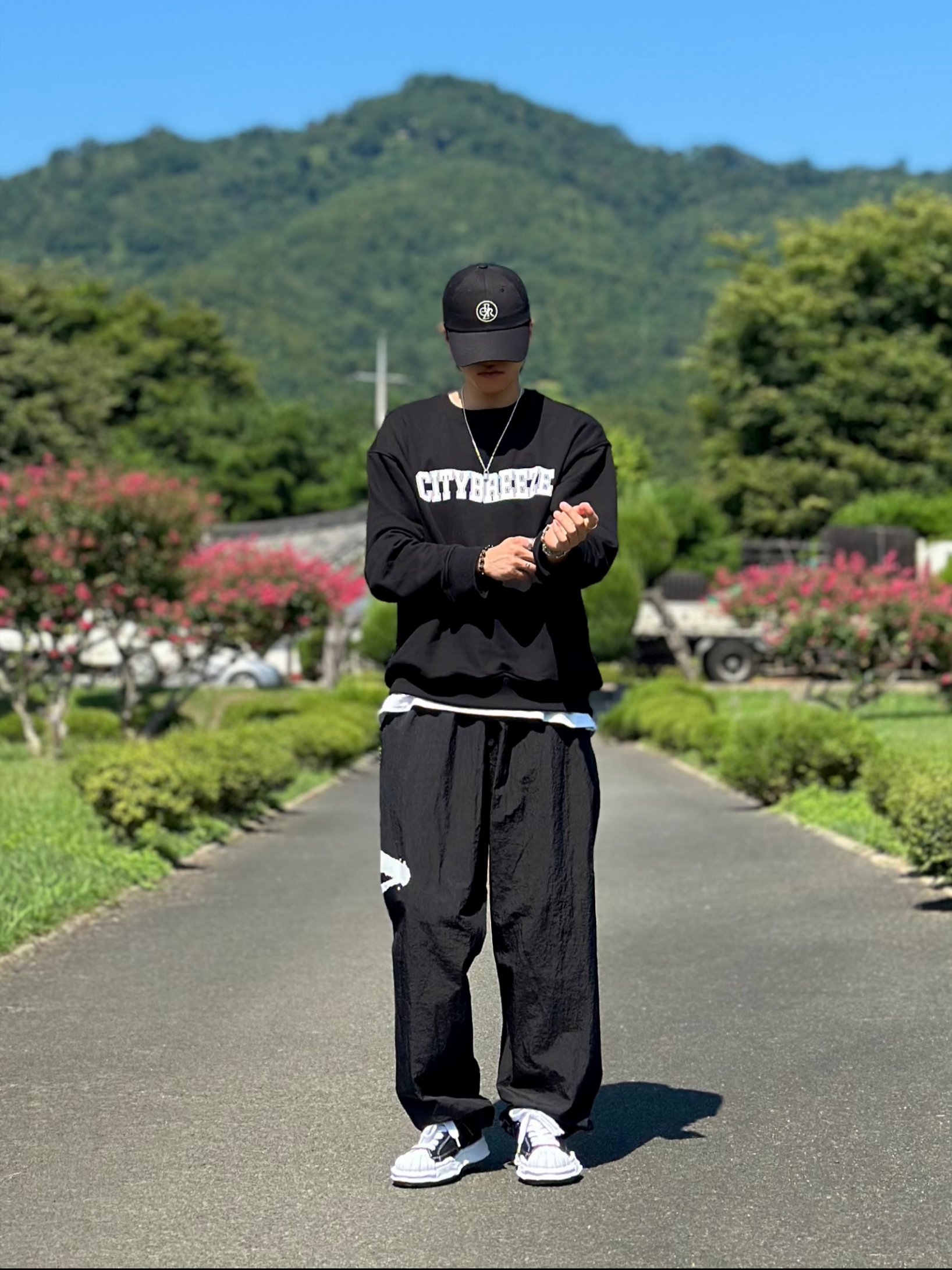Maison Mihara Yasuhiro Blakey OG Sole Canvas Low-top Sneakers Black White, Louis Vuitton Monogram Chain Bracelet Silver 착용 스타일 - 3