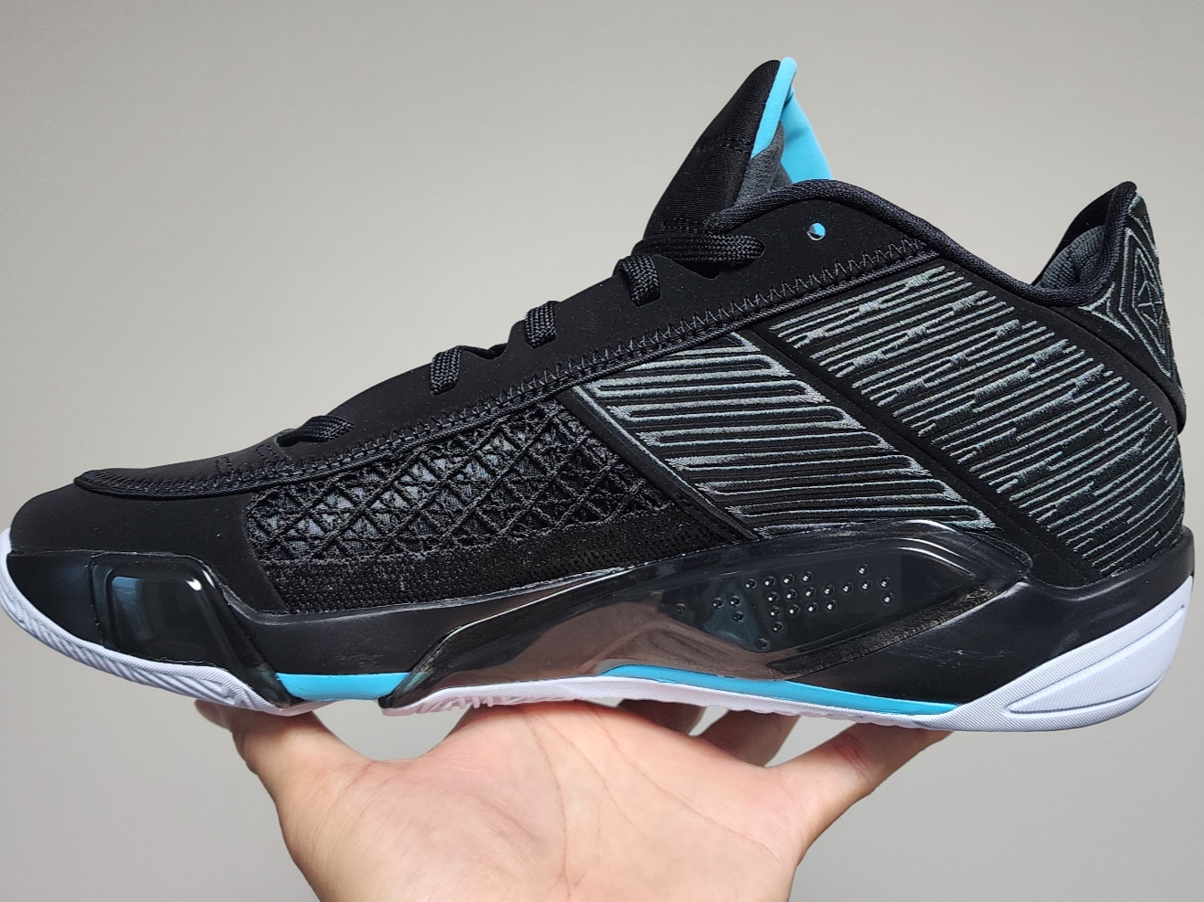 Jordan XXXVIII Low PF Black Anthracite 착용 스타일