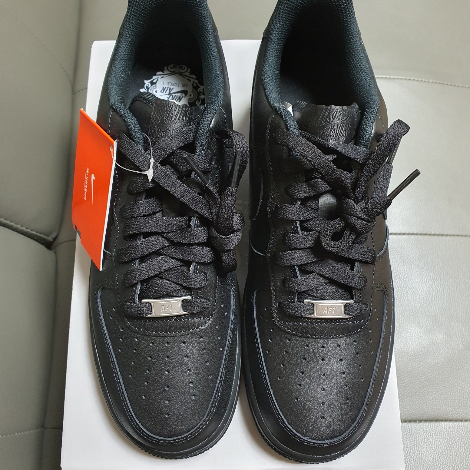 Nike Air Force 1 '07 Low Triple Black 착용 스타일