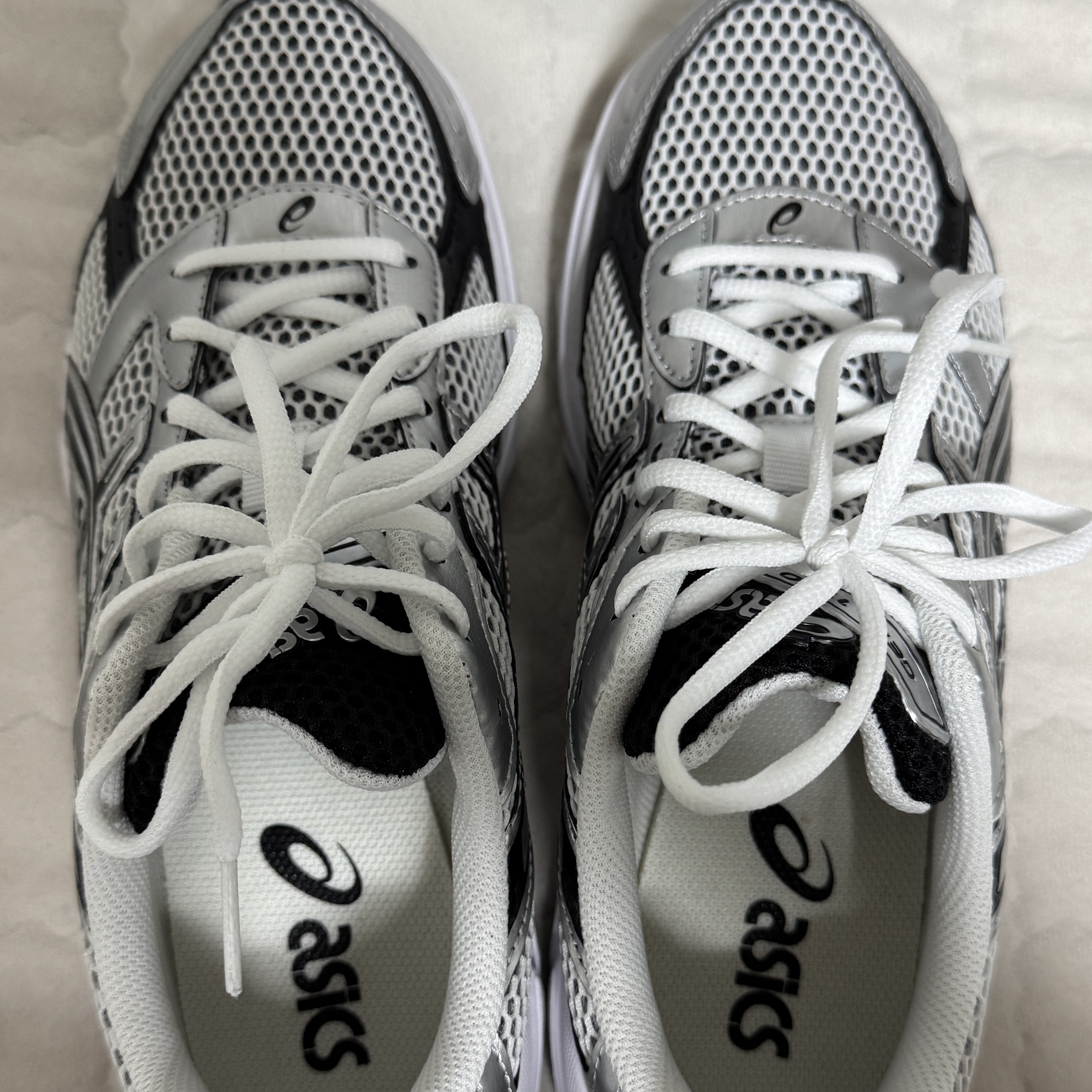 Asics Gel-1130 White Black 착용 스타일 - 1