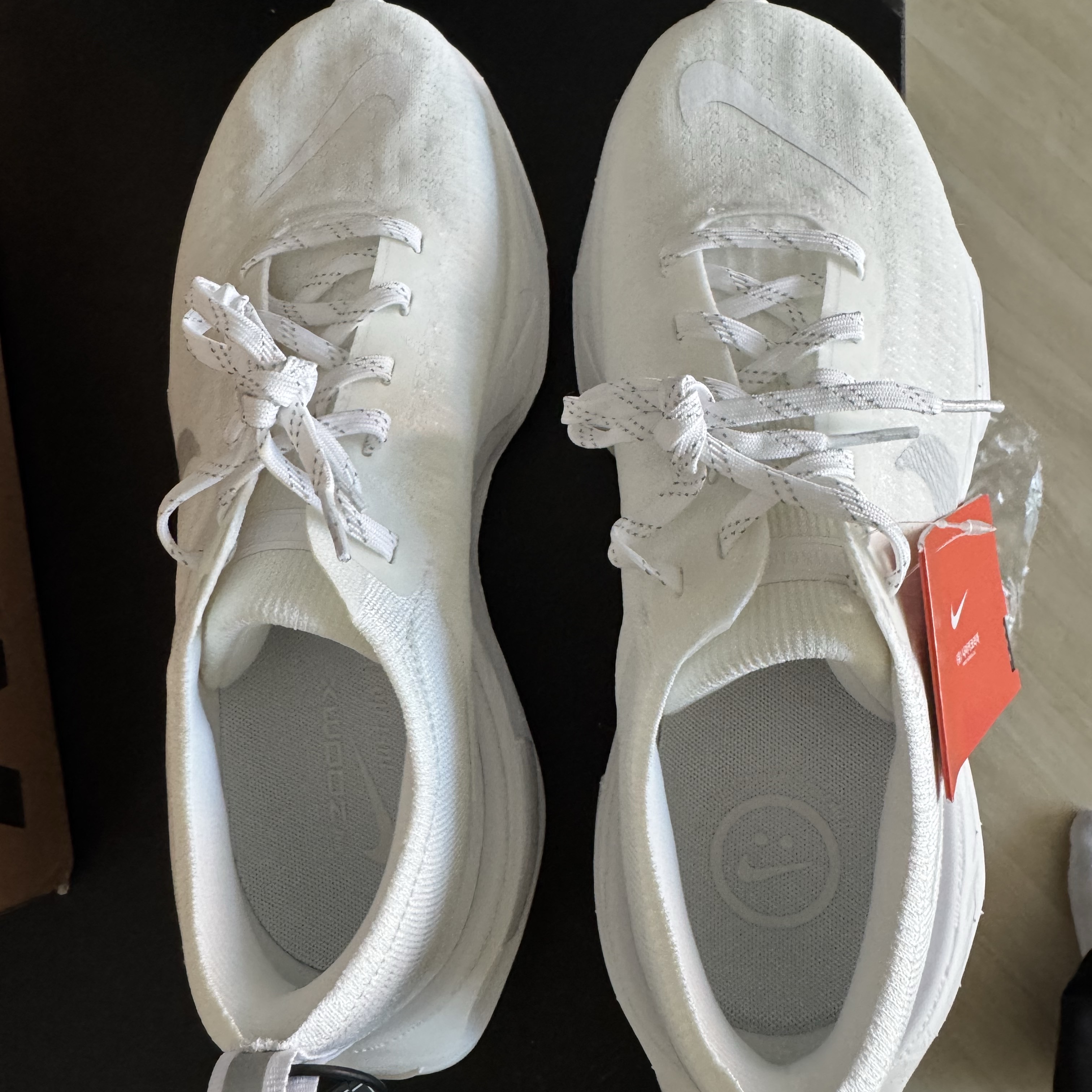 Nike ZoomX Invincible Run Flyknit 3 White Photon Dust 착용 스타일 - 1