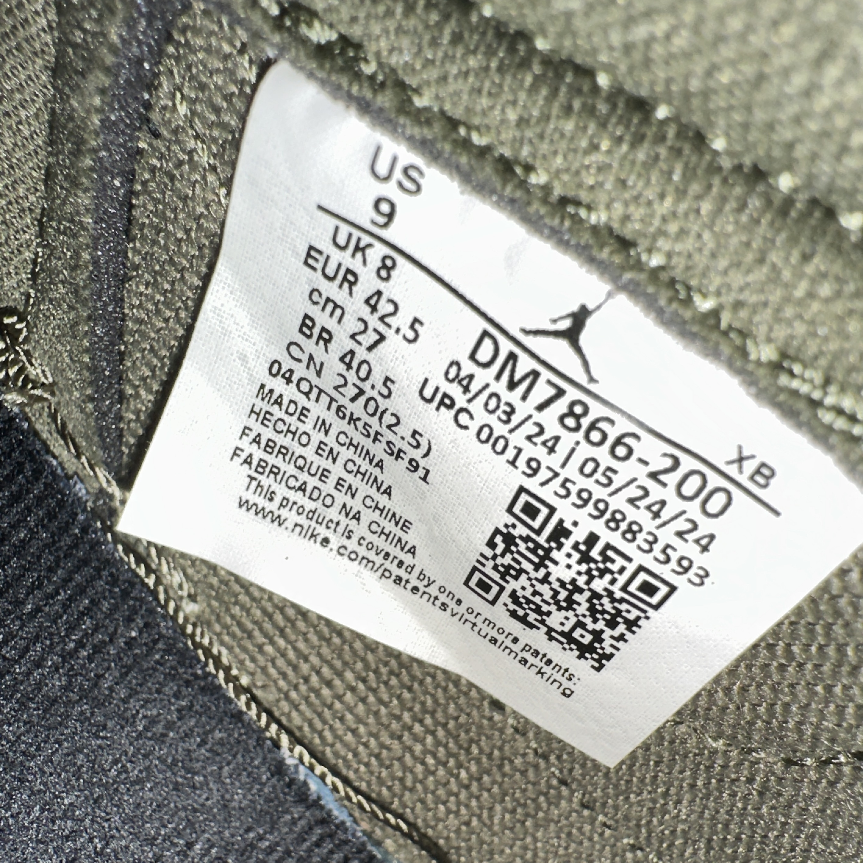 Jordan 1 x Travis Scott Retro Low OG SP Reverse Olive 착용 스타일 - 2