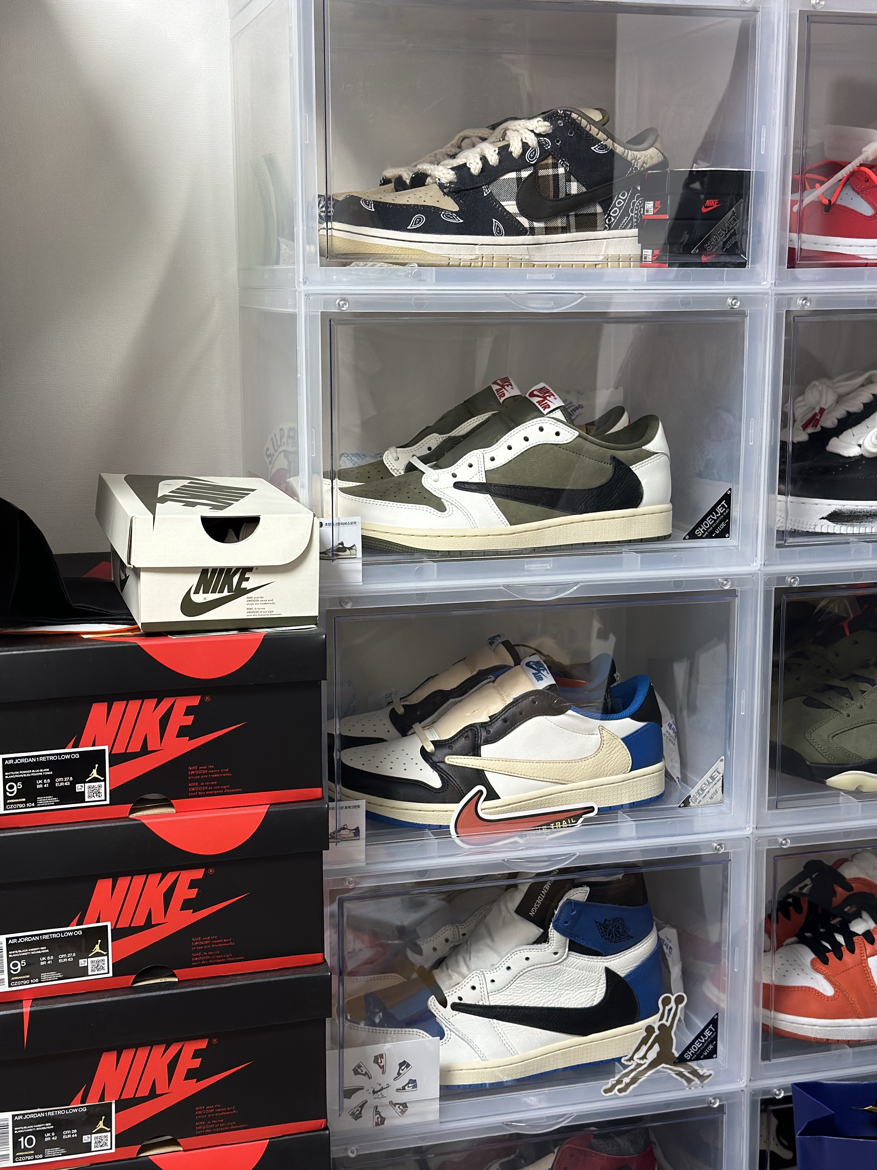 Jordan 1 x Travis Scott Retro Low OG SP Reverse Olive, (TD) Jordan 1 x Travis Scott Retro Low OG SP Medium Olive 착용 스타일 - 3